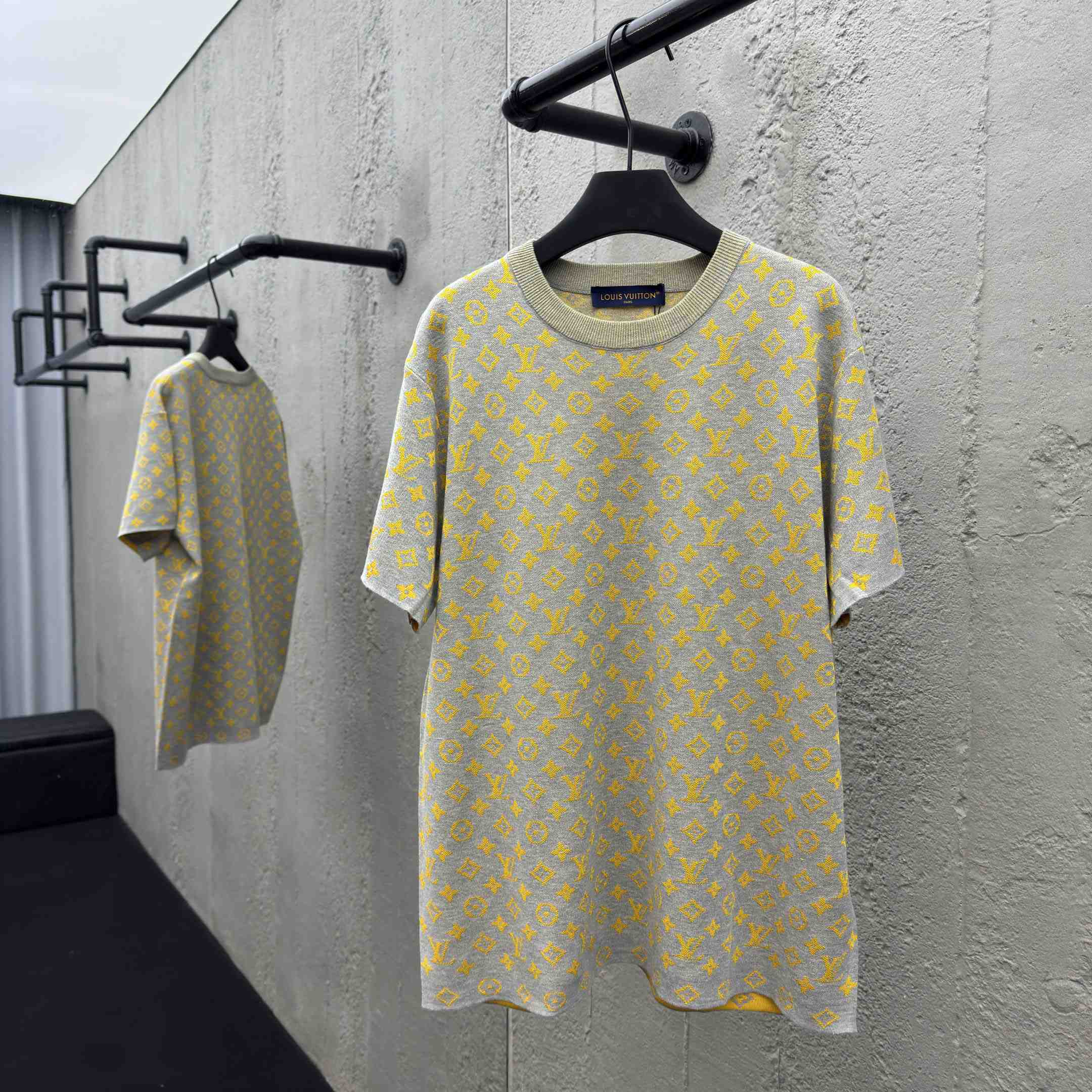 Louis Vuitton Monogram Short-Sleeved Crewneck   1AHVPD - FashionPlug