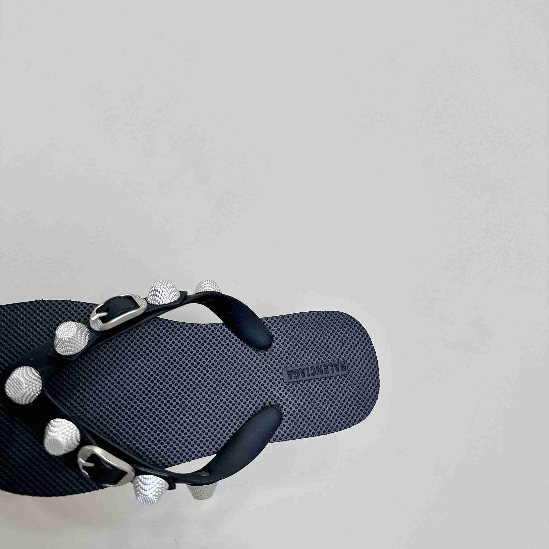 Balenciaga Cagole Thong Sandal In Black - FashionPlug