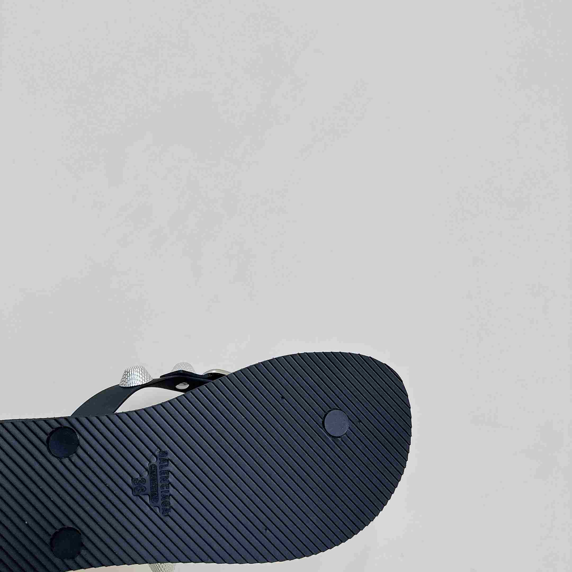 Balenciaga Cagole Thong Sandal In Black - FashionPlug