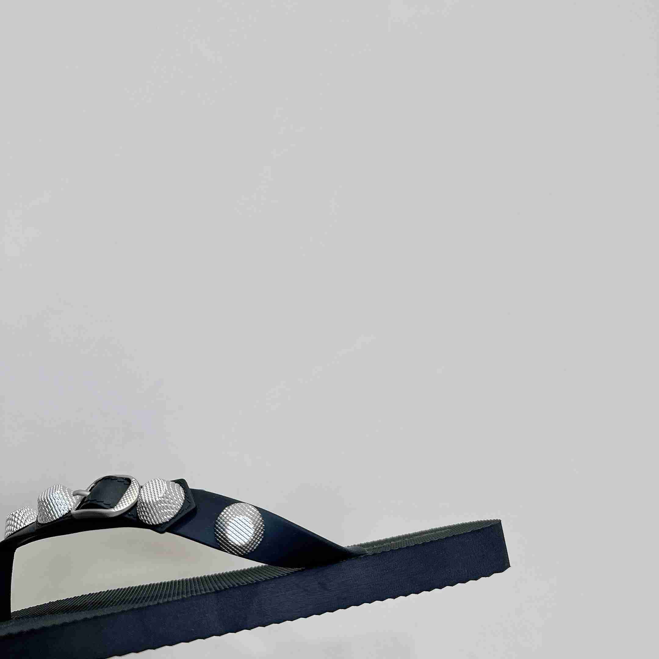 Balenciaga Cagole Thong Sandal In Black - FashionPlug