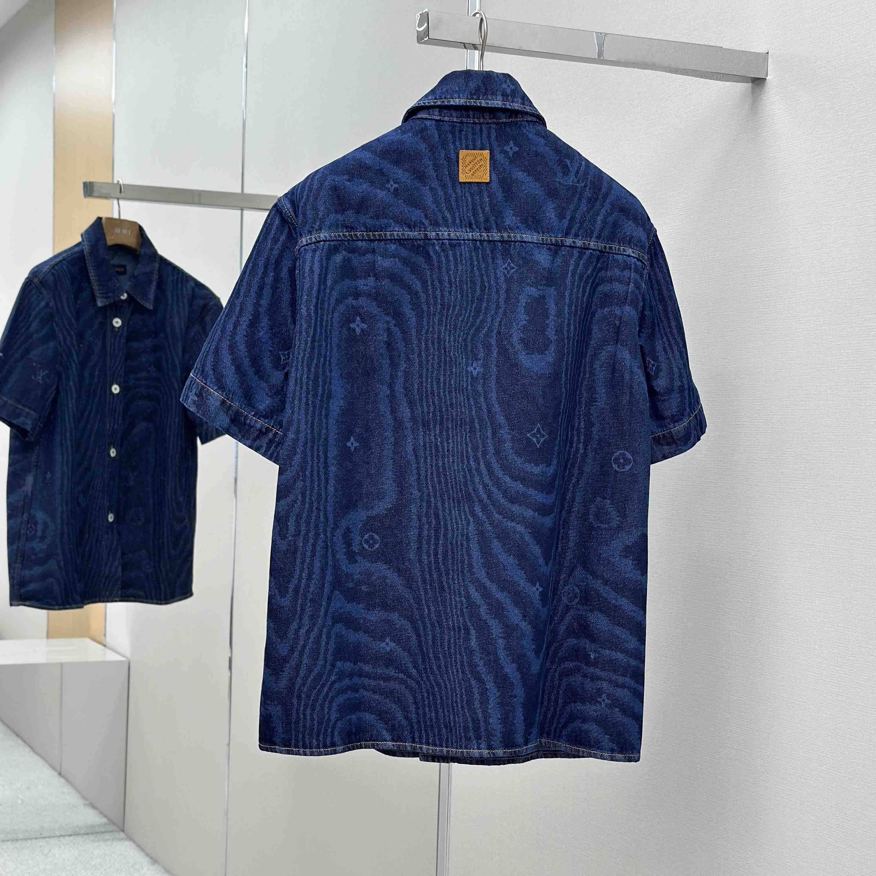 Louis Vuitton Short-Sleeved Denim Shirt   1AHVVK - FashionPlug