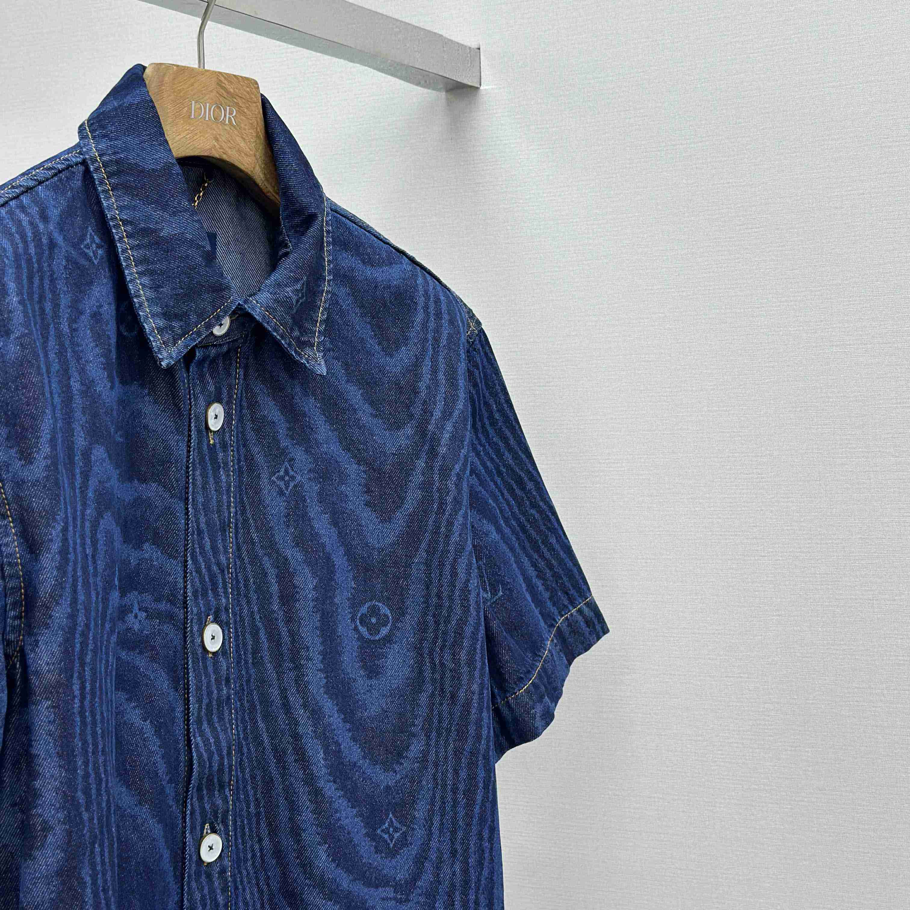Louis Vuitton Short-Sleeved Denim Shirt   1AHVVK - FashionPlug