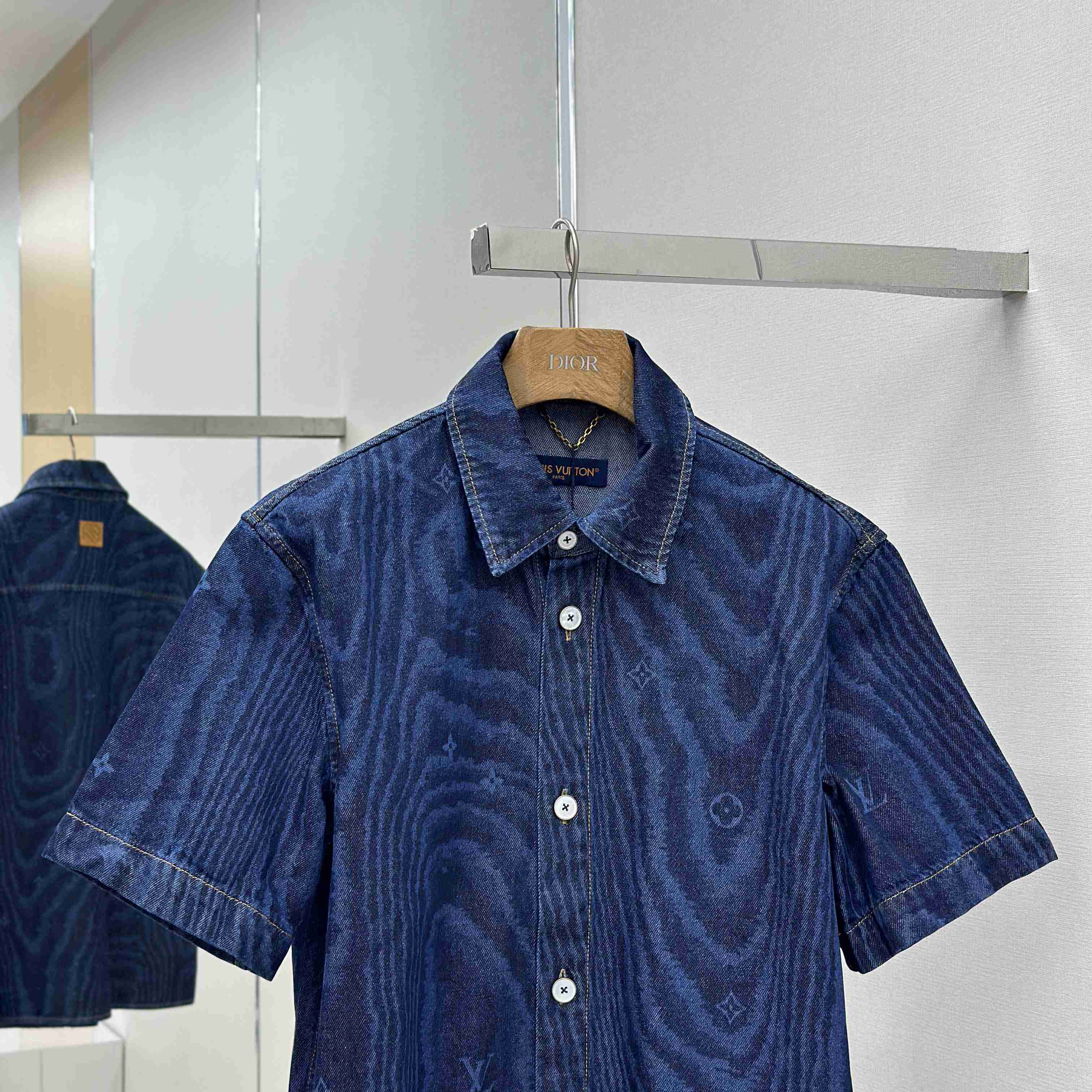 Louis Vuitton Short-Sleeved Denim Shirt   1AHVVK - FashionPlug