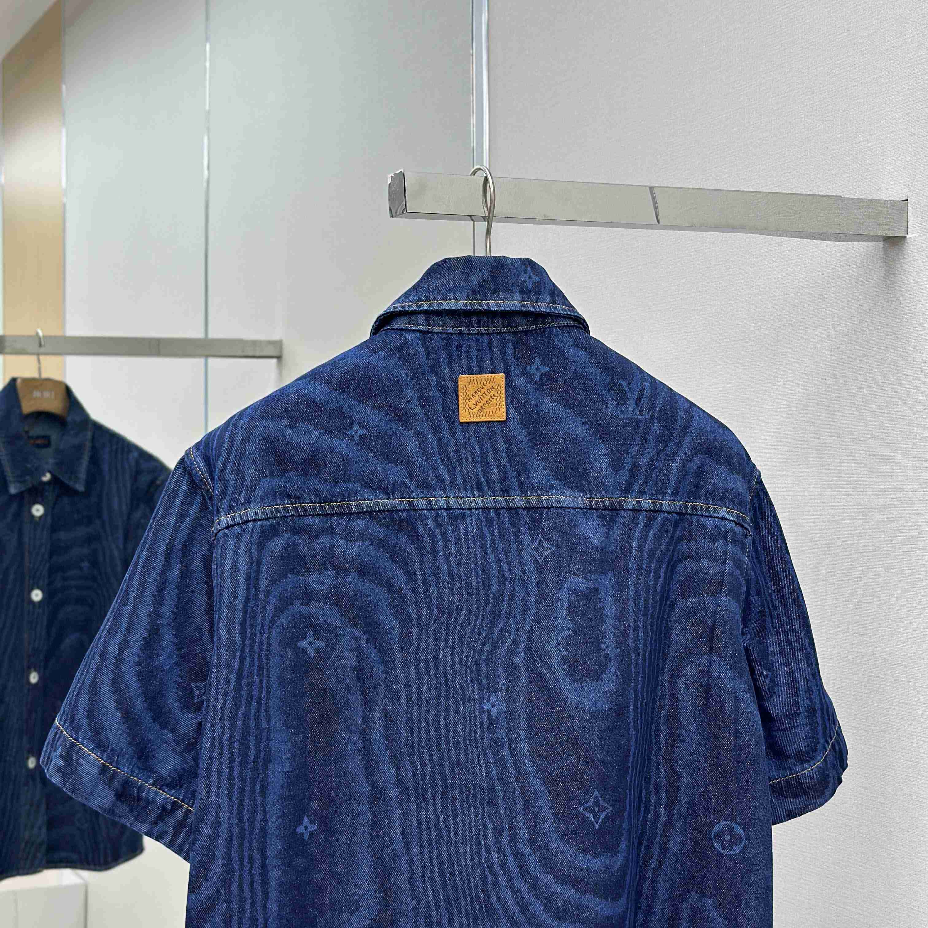 Louis Vuitton Short-Sleeved Denim Shirt   1AHVVK - FashionPlug