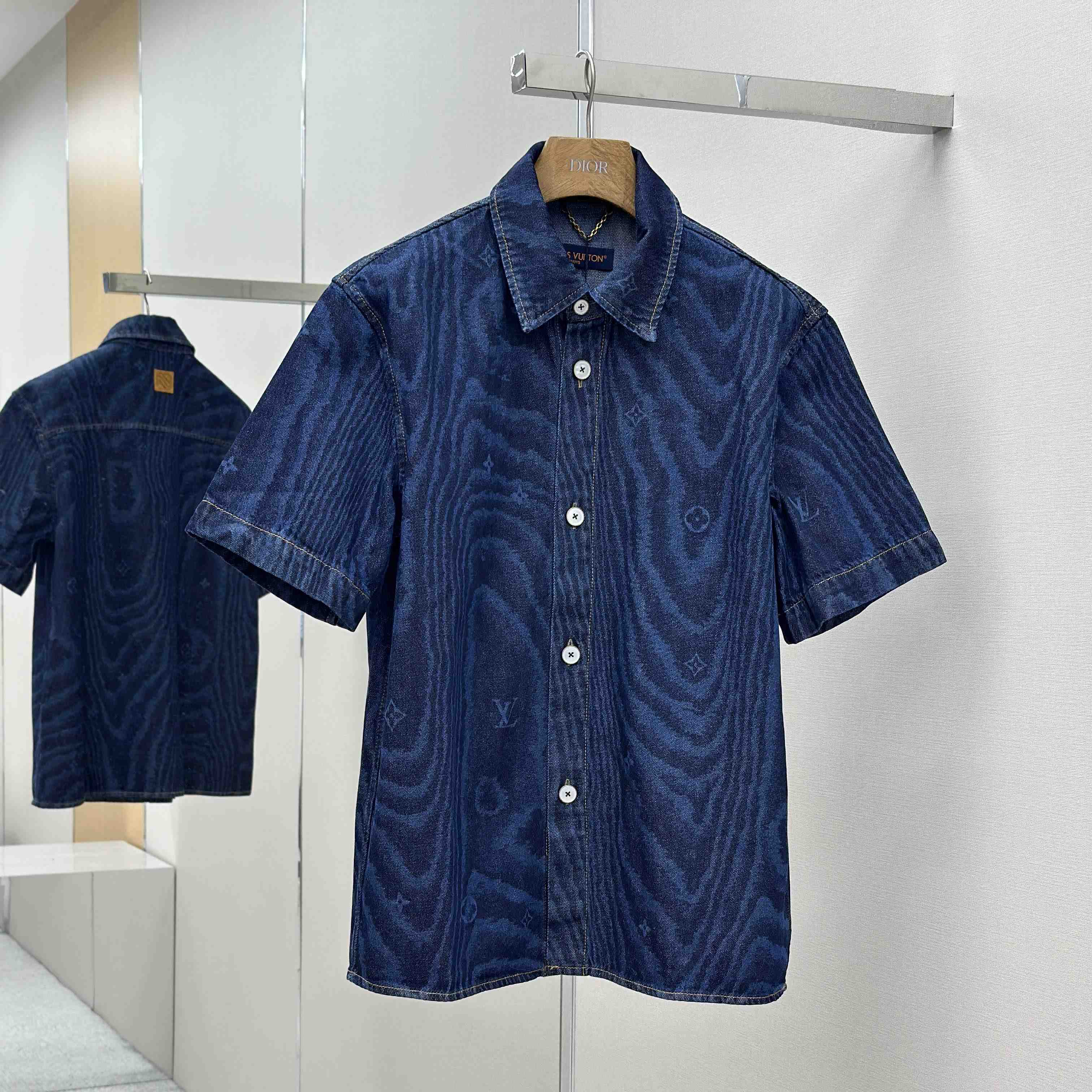 Louis Vuitton Short-Sleeved Denim Shirt   1AHVVK - FashionPlug