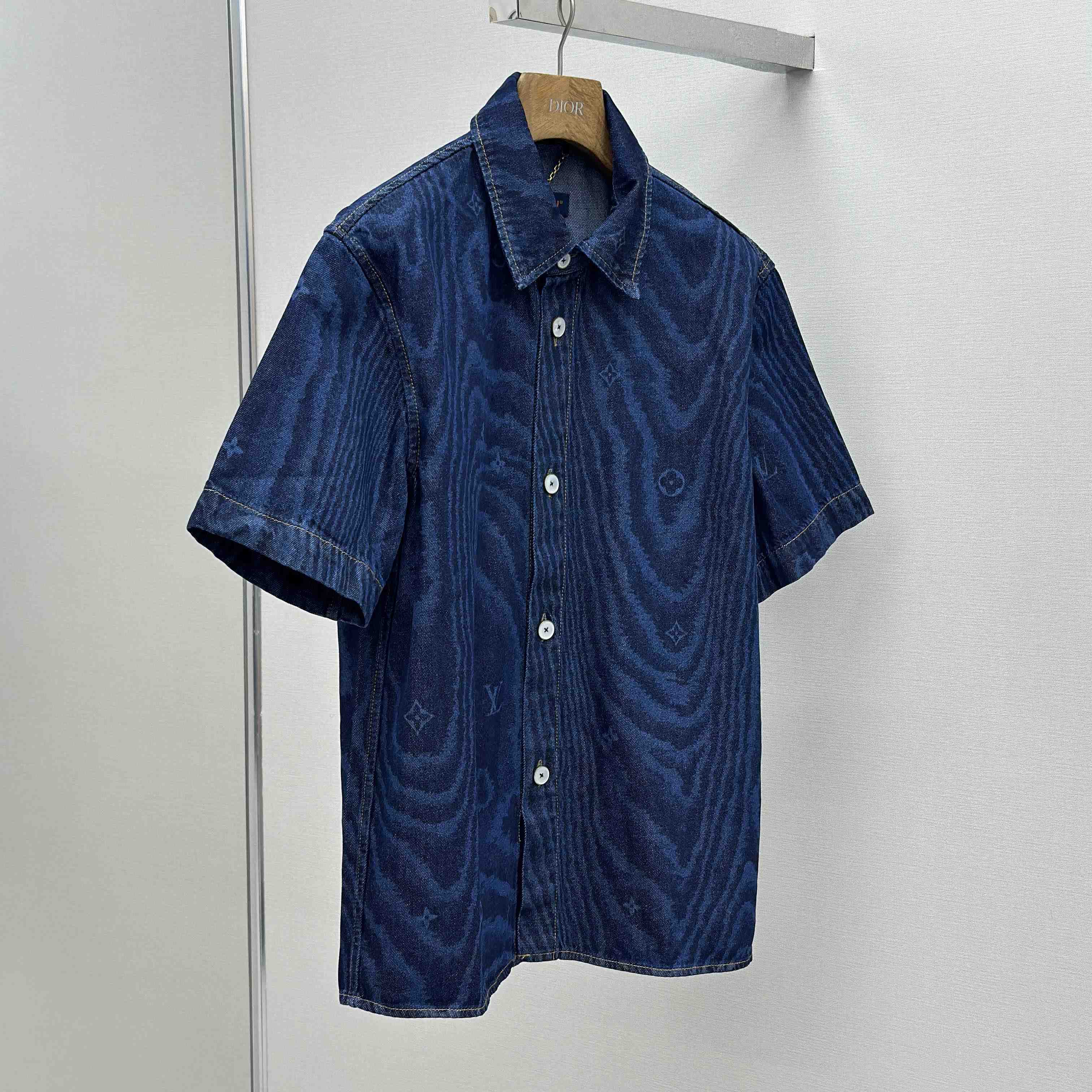 Louis Vuitton Short-Sleeved Denim Shirt   1AHVVK - FashionPlug