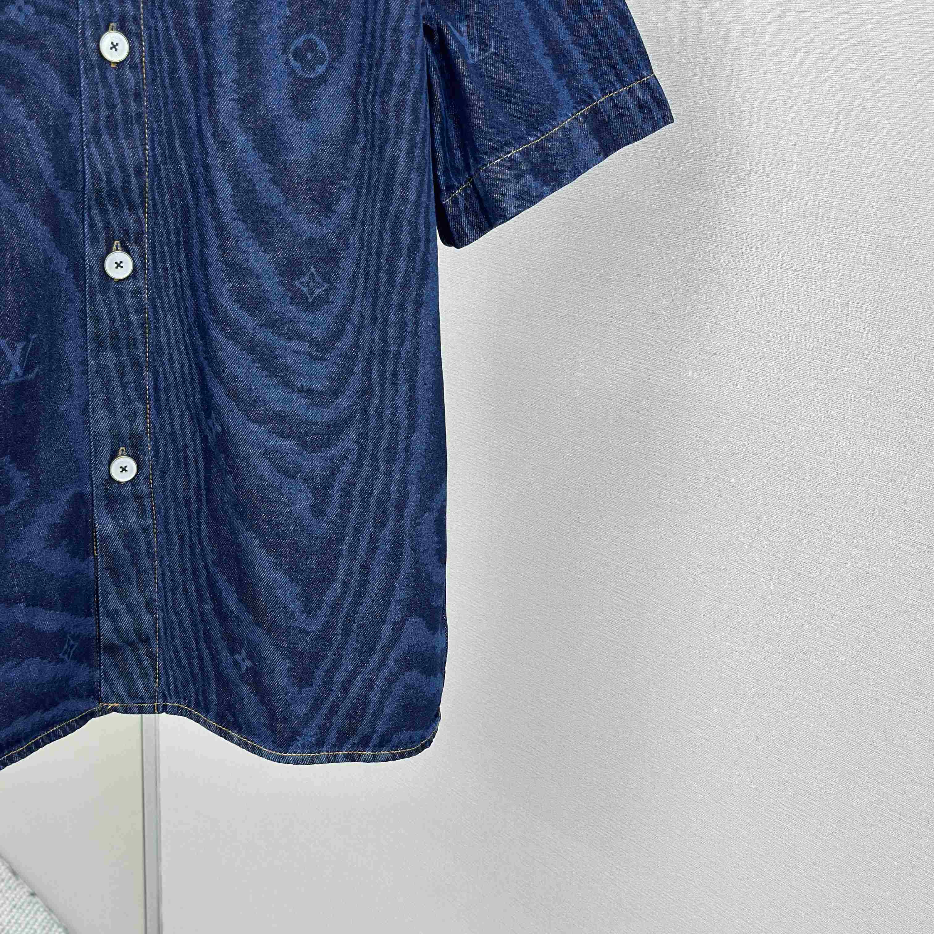 Louis Vuitton Short-Sleeved Denim Shirt   1AHVVK - FashionPlug