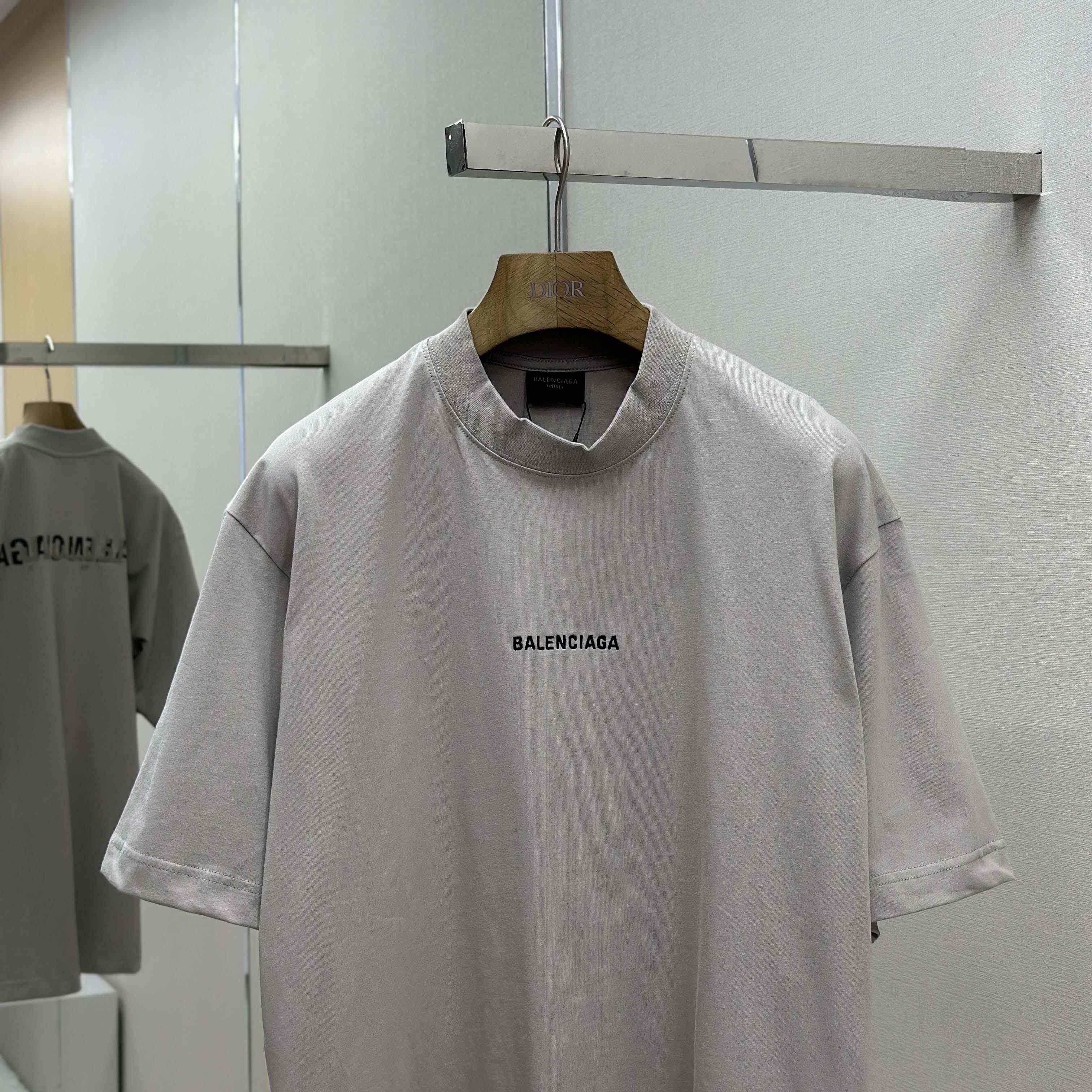 Balenciaga Unisex Medium-fit T-shirt In Vintage-jersey - FashionPlug