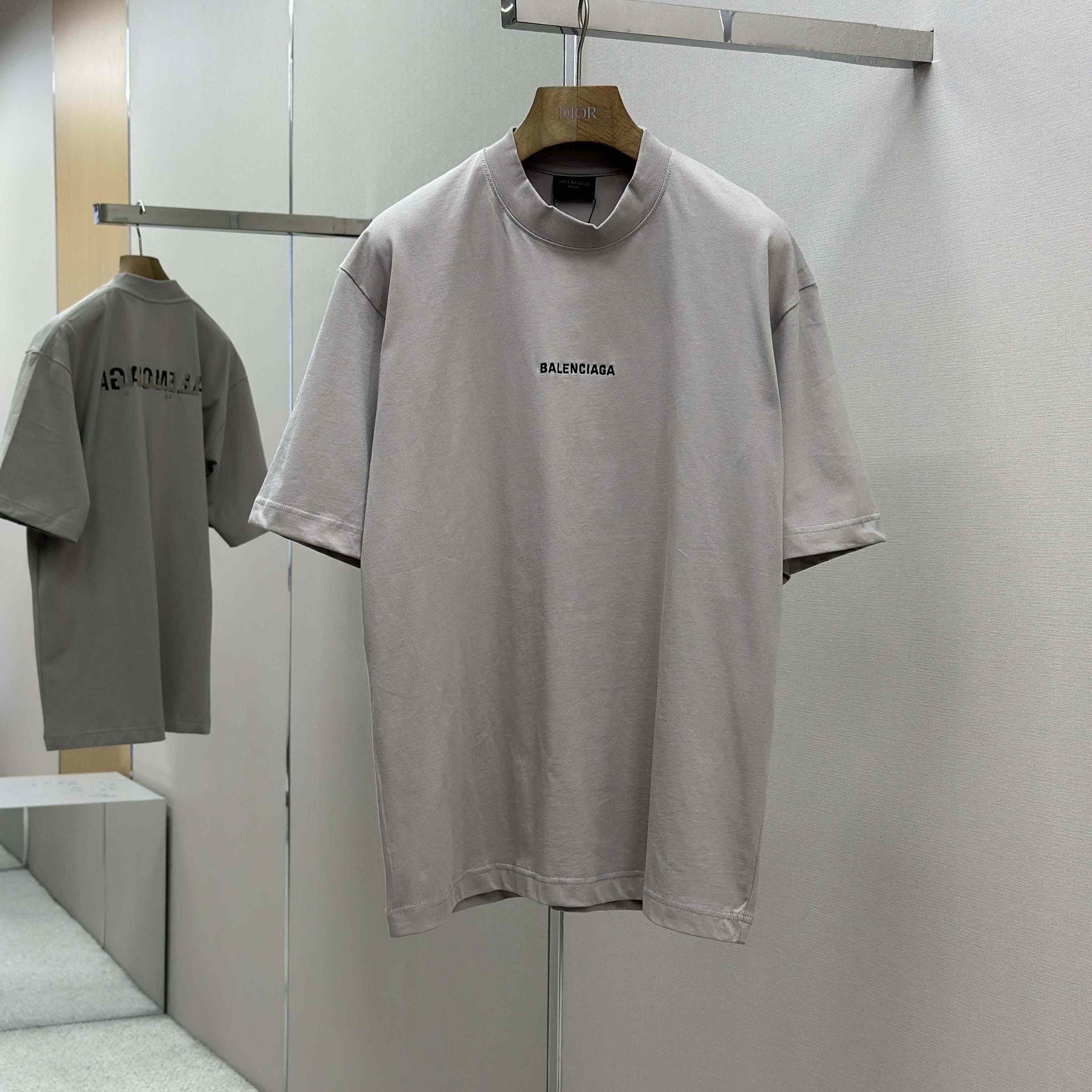 Balenciaga Unisex Medium-fit T-shirt In Vintage-jersey - FashionPlug