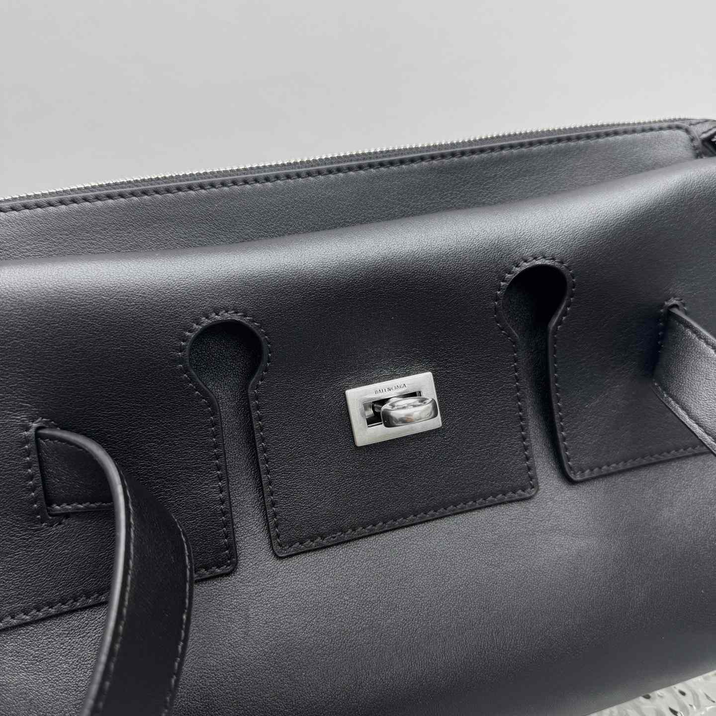 Balenciaga Bel Air Zipped Messenger Bag Small In Black - FashionPlug