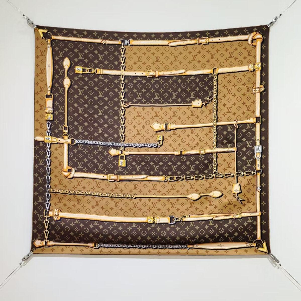 Louis Vuitton Square 90    - FashionPlug
