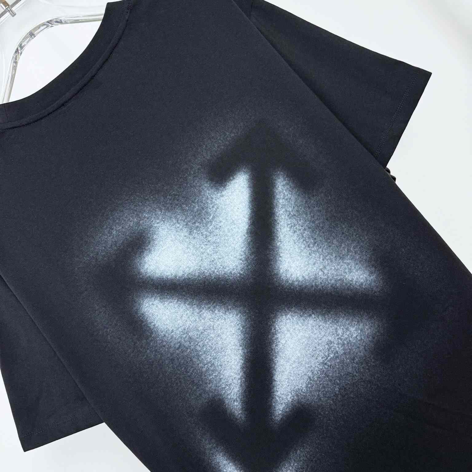 Off-White Spray Arrow T-Shirt - FashionPlug