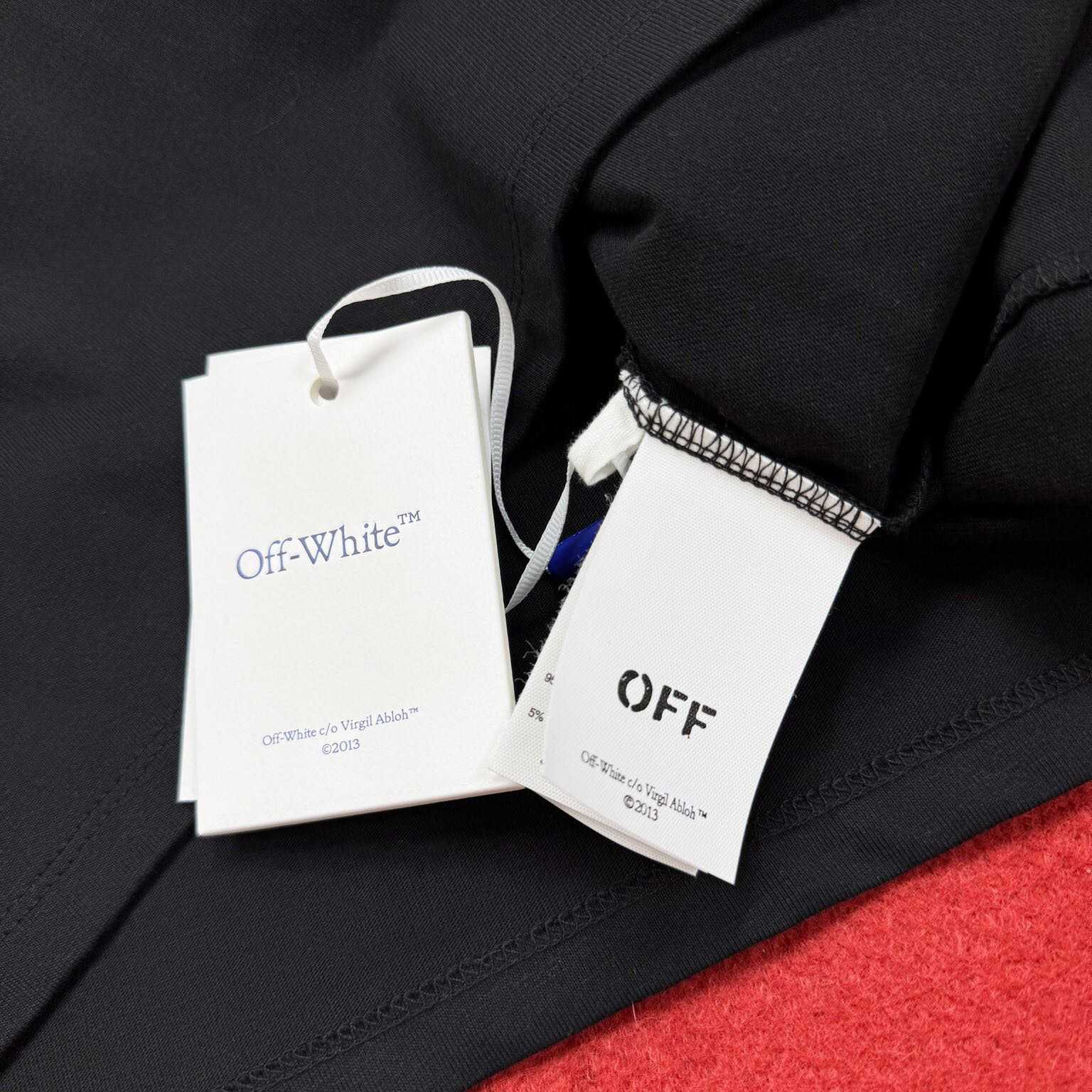 Off-White Spray Arrow T-Shirt - FashionPlug