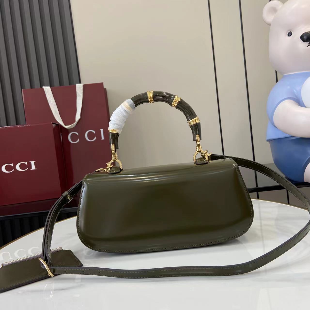 Gucci Bamboo DIva Medium Bag - FashionPlug