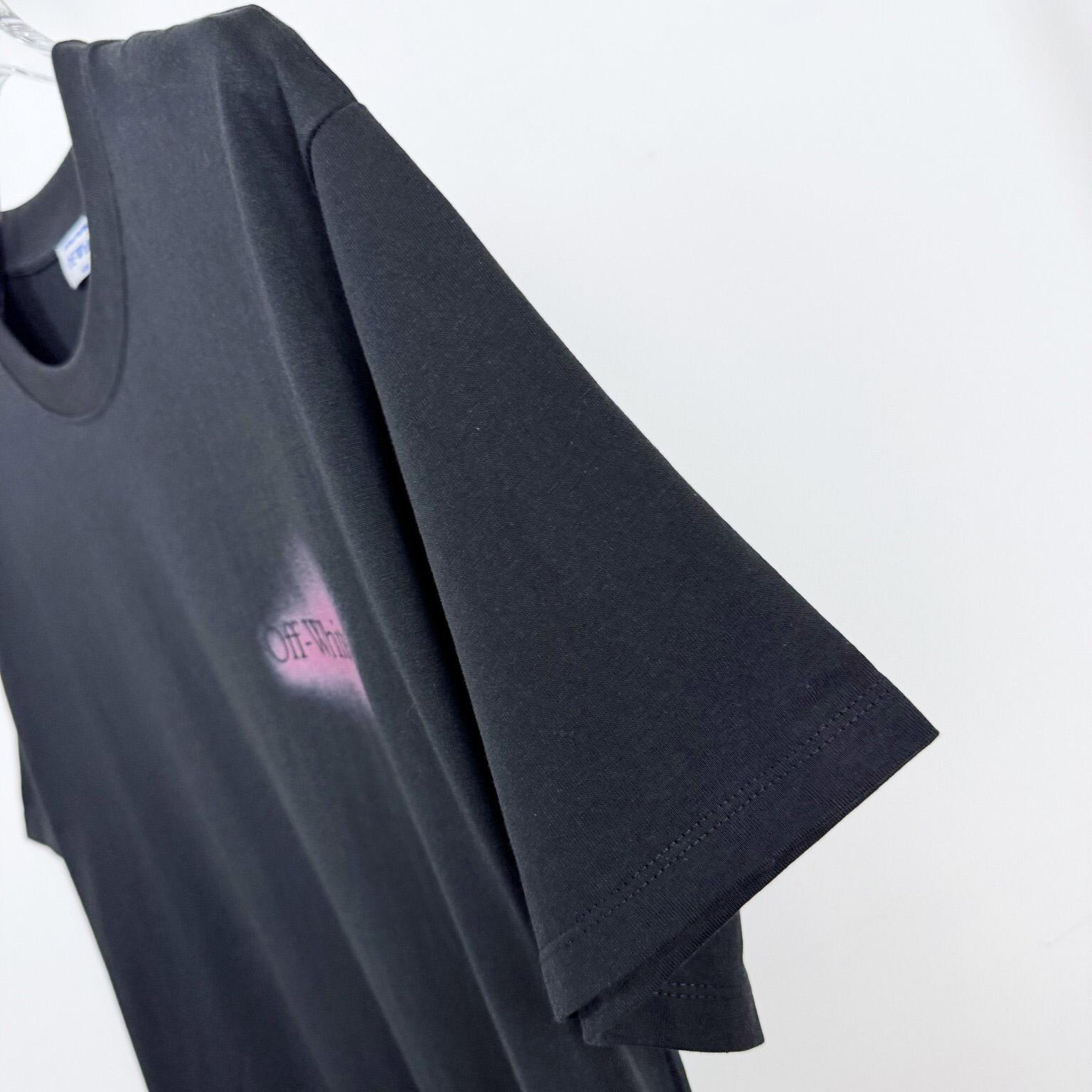 Off-White Spray Arrow T-Shirt - FashionPlug