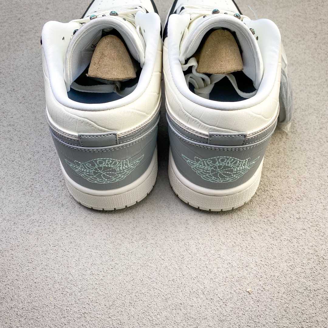 Jordan Air Jordan 1 Low   IO2242-101 - FashionPlug