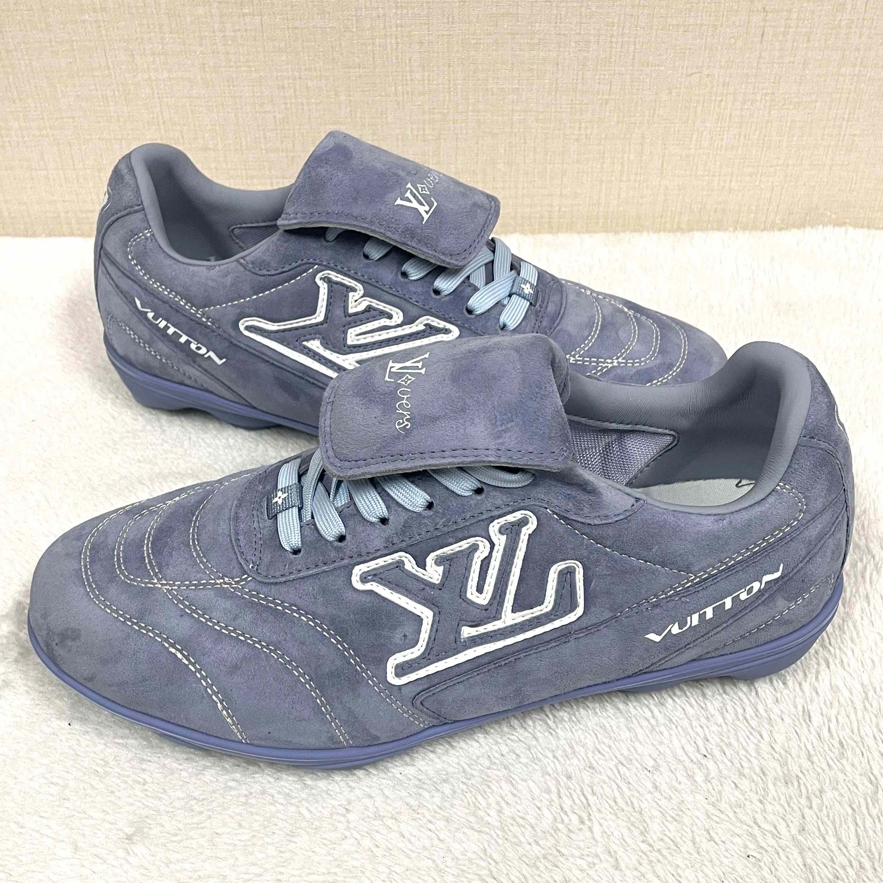 Louis Vuitton LV Footprint Soccer   1AHTZ4 - FashionPlug