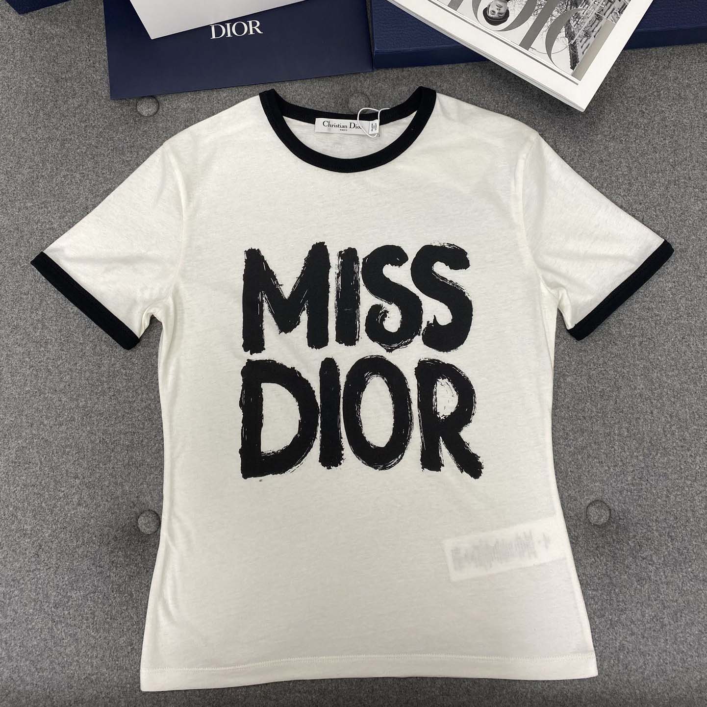 Dior T-Shirt White Cotton and Linen Jersey with Red Miss Dior Graffiti Motif - FashionPlug