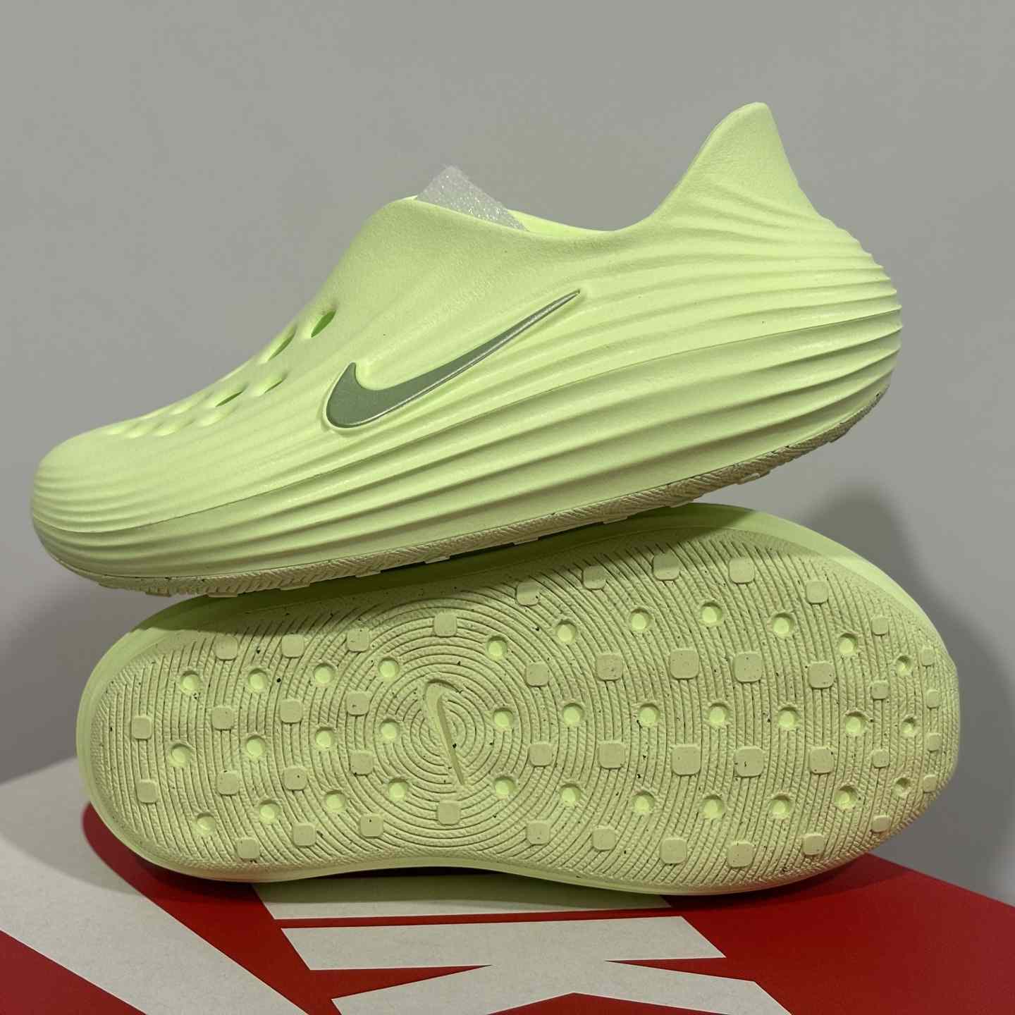 Nike ReactX Rejuven8    HV5062-700 - FashionPlug