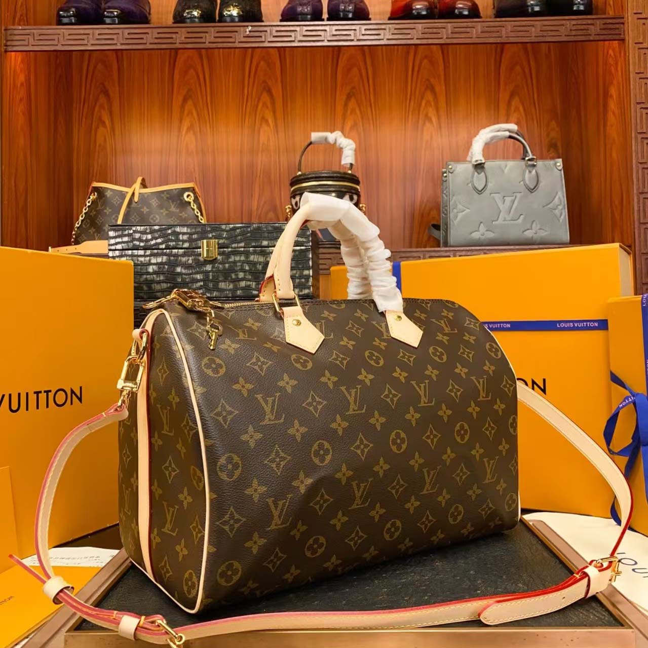 Louis Vuitton Speedy Bandoulière 35   - FashionPlug