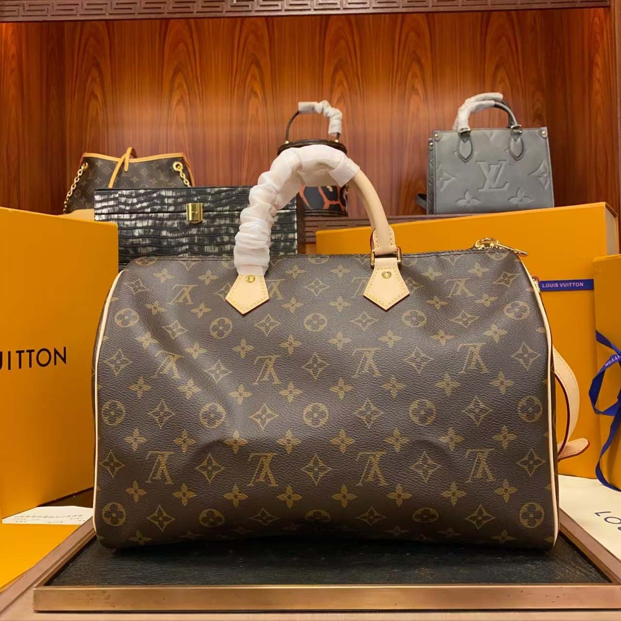 Louis Vuitton Speedy Bandoulière 35   - FashionPlug