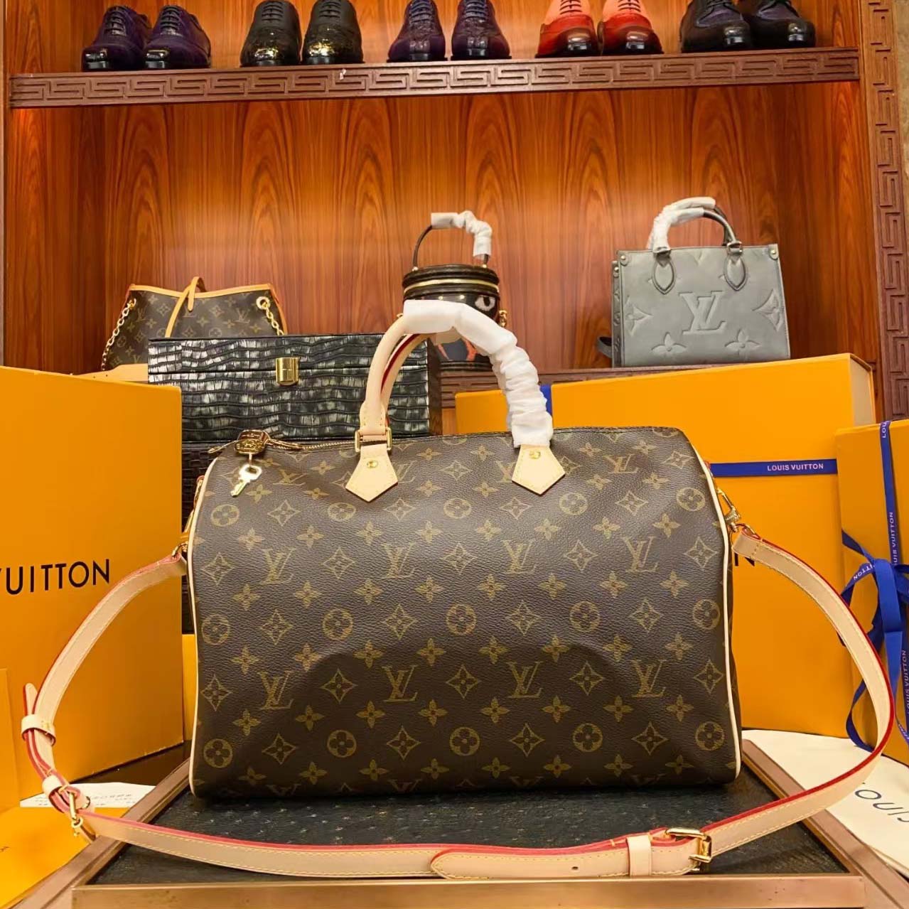 Louis Vuitton Speedy Bandoulière 35   - FashionPlug