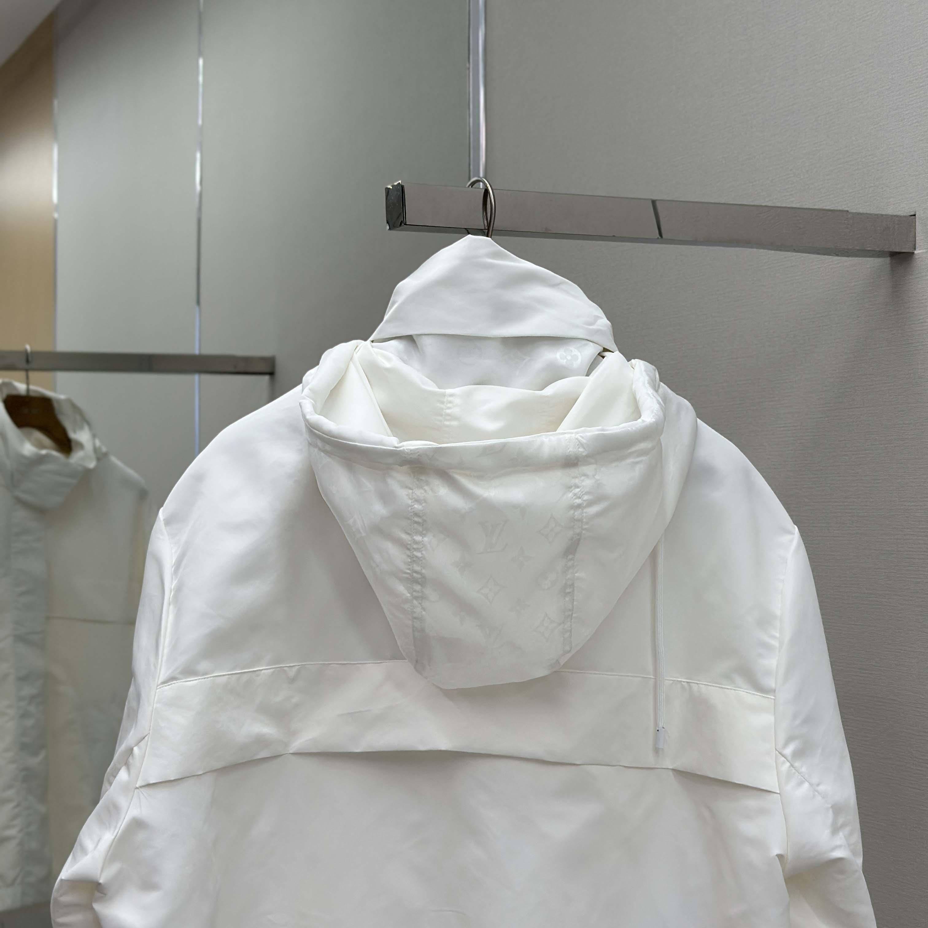 Louis Vuitton Signature Windbreaker   1AHUH1 - FashionPlug