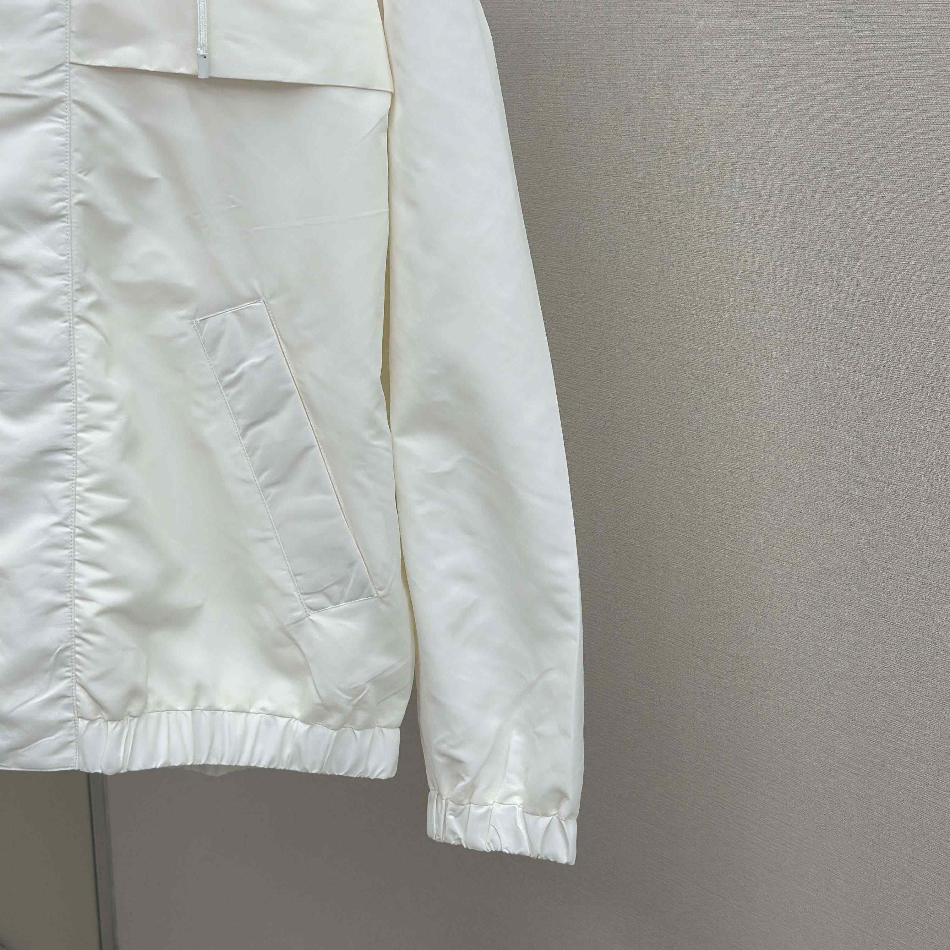 Louis Vuitton Signature Windbreaker   1AHUH1 - FashionPlug