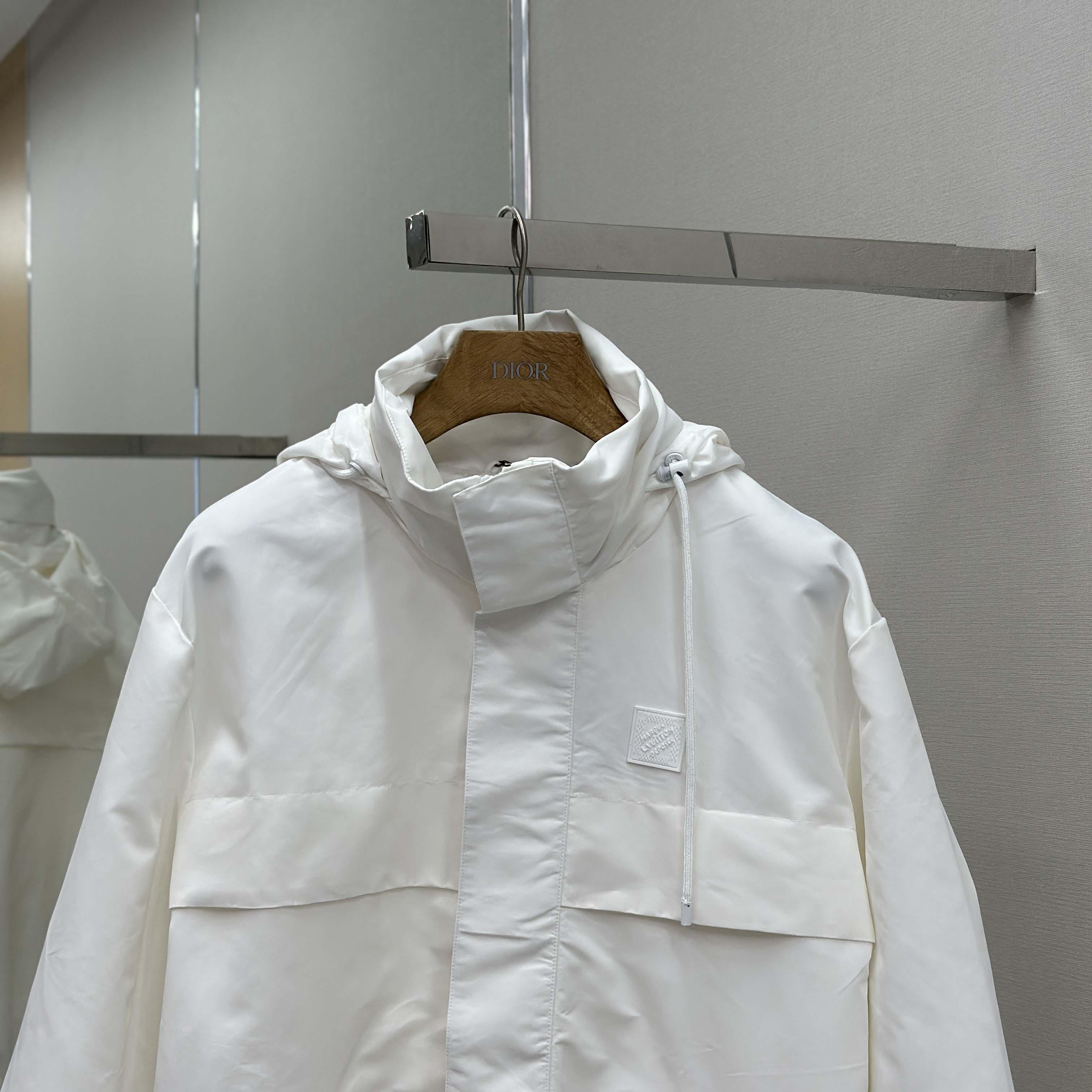 Louis Vuitton Signature Windbreaker   1AHUH1 - FashionPlug
