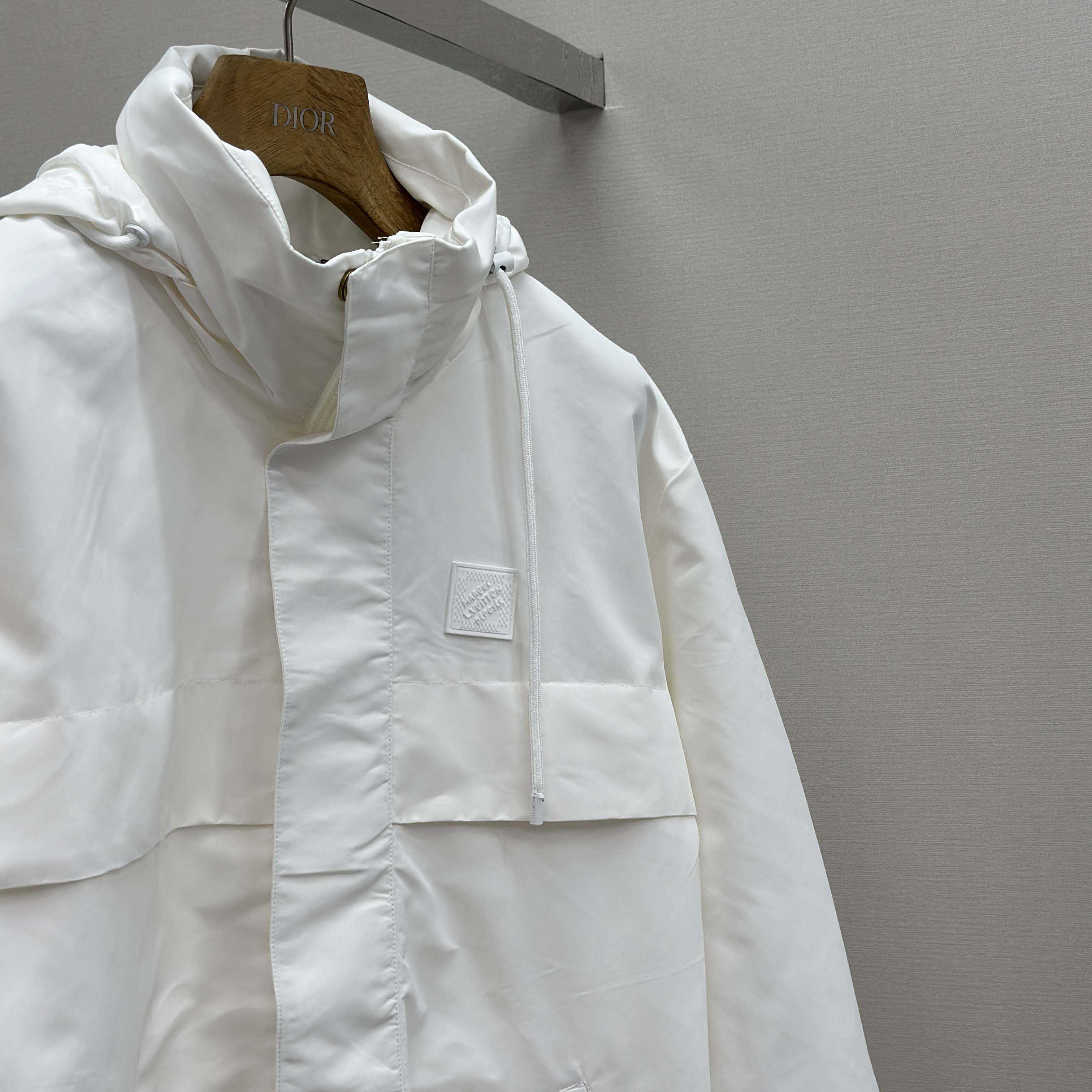 Louis Vuitton Signature Windbreaker   1AHUH1 - FashionPlug