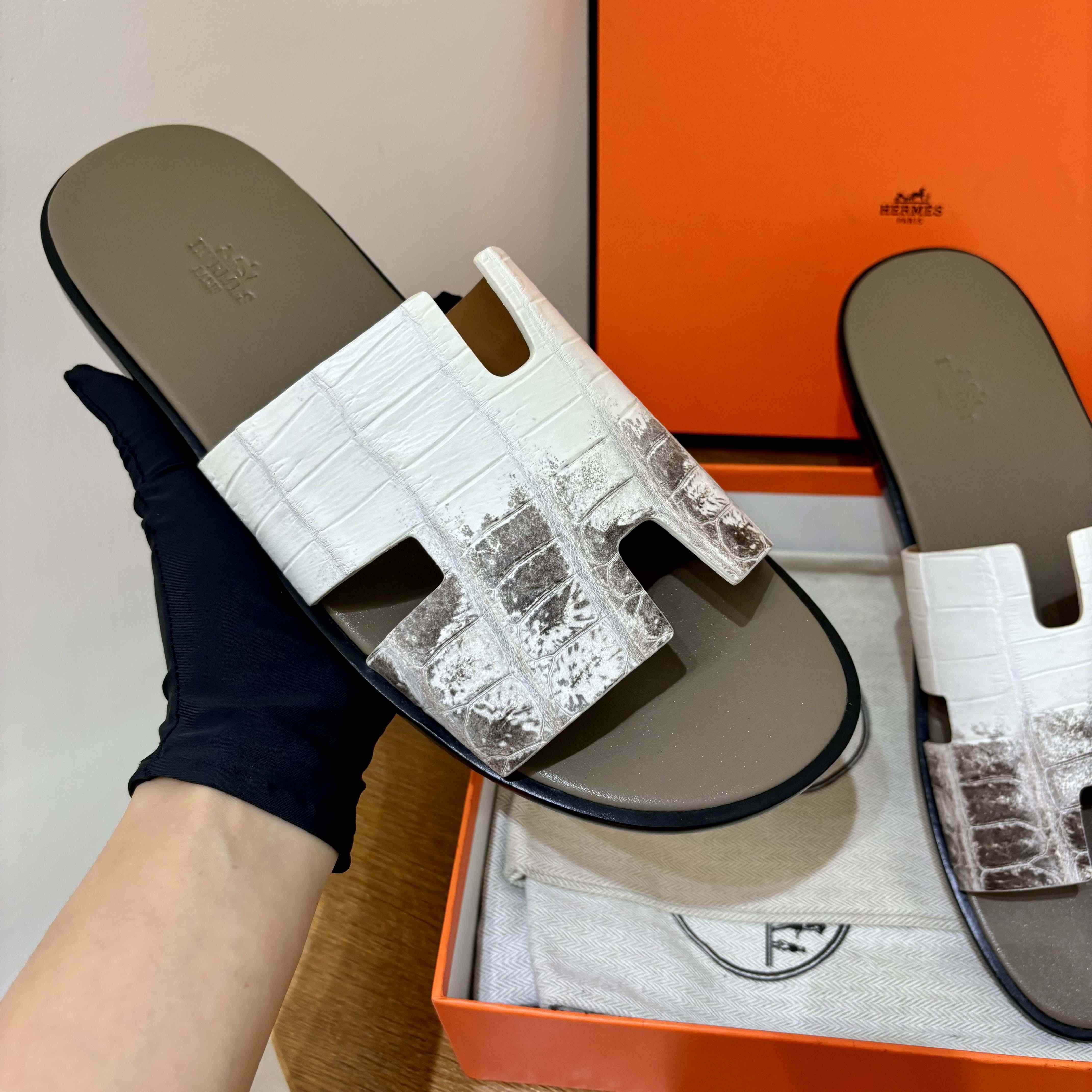 Hermes Izmir Sandal - FashionPlug