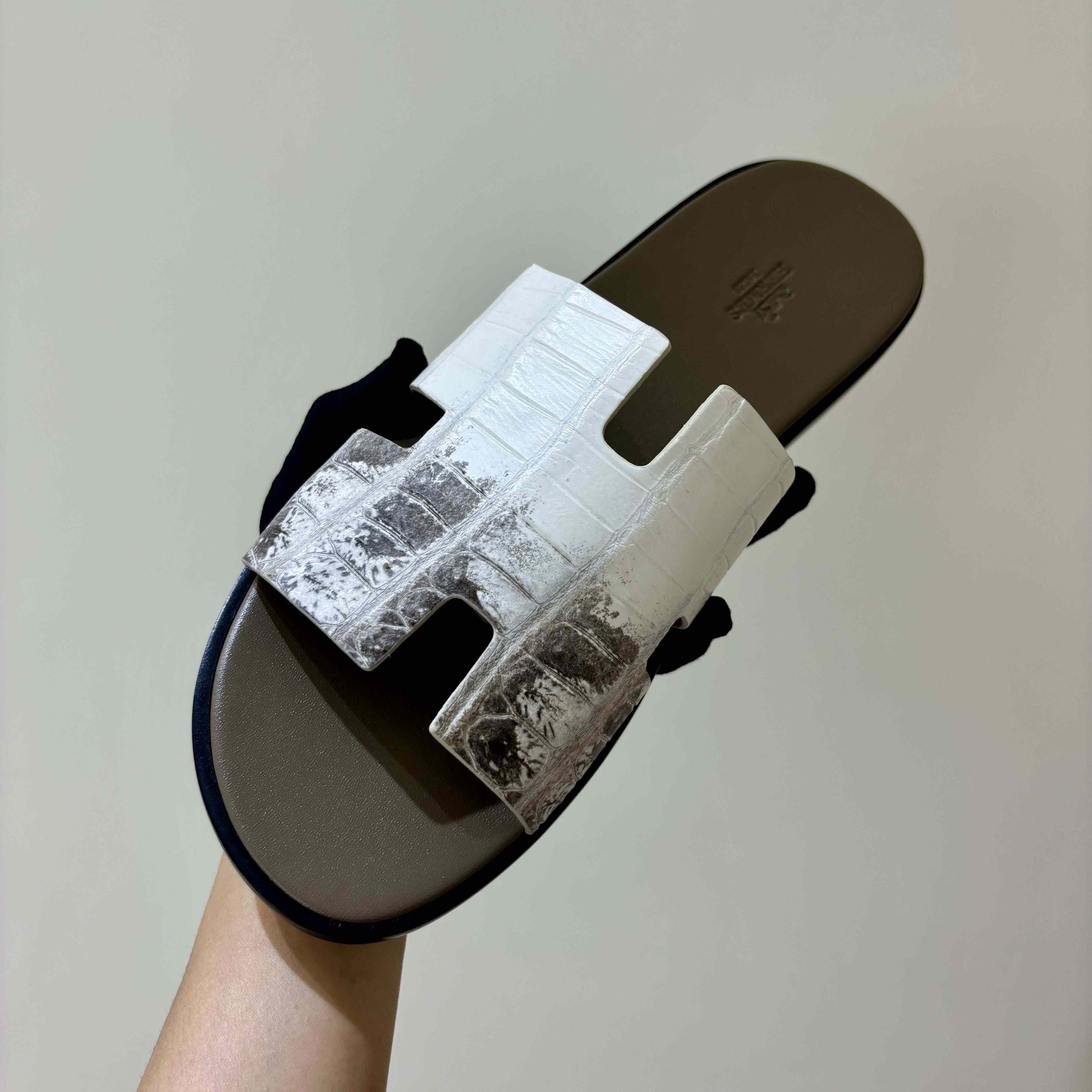 Hermes Izmir Sandal - FashionPlug