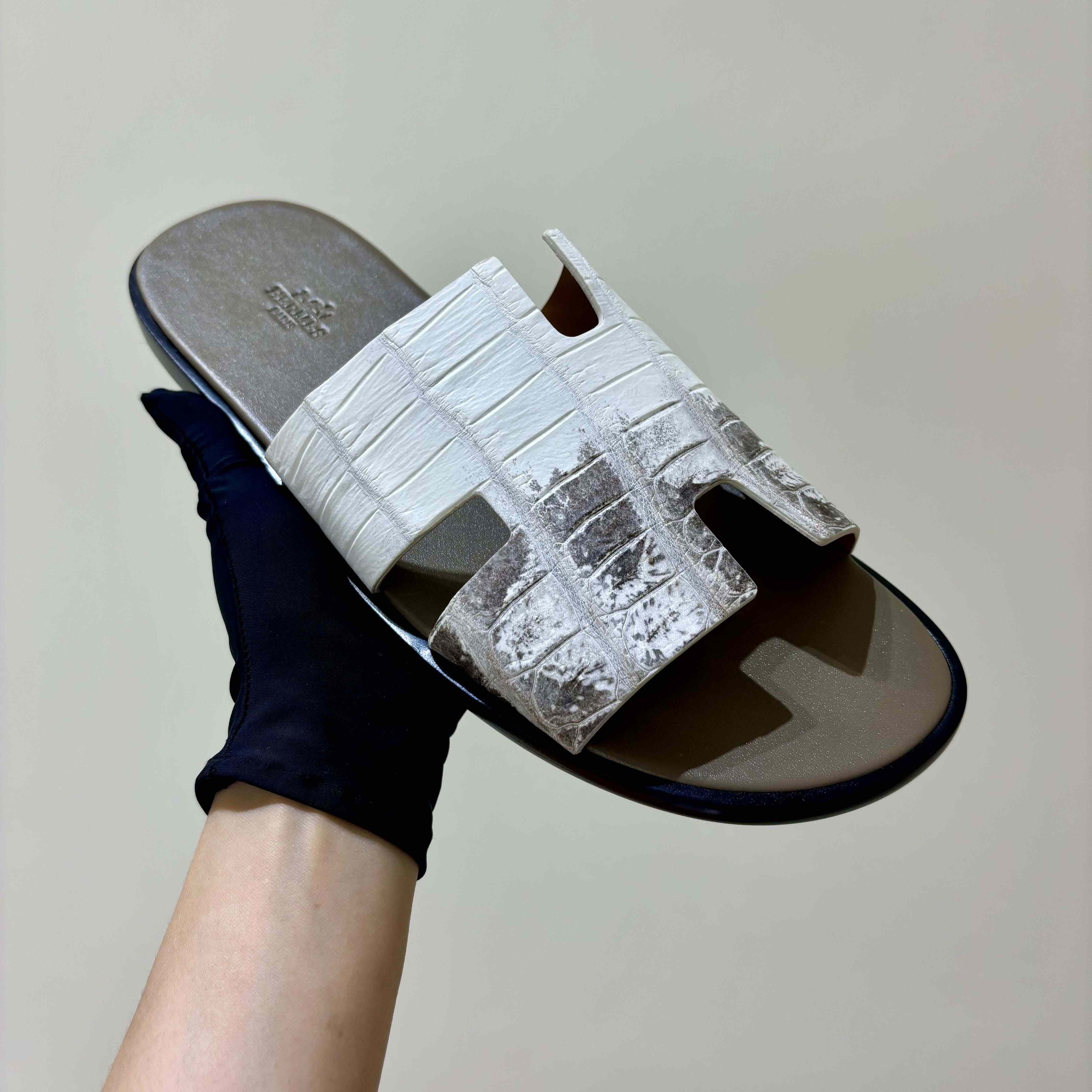 Hermes Izmir Sandal - FashionPlug