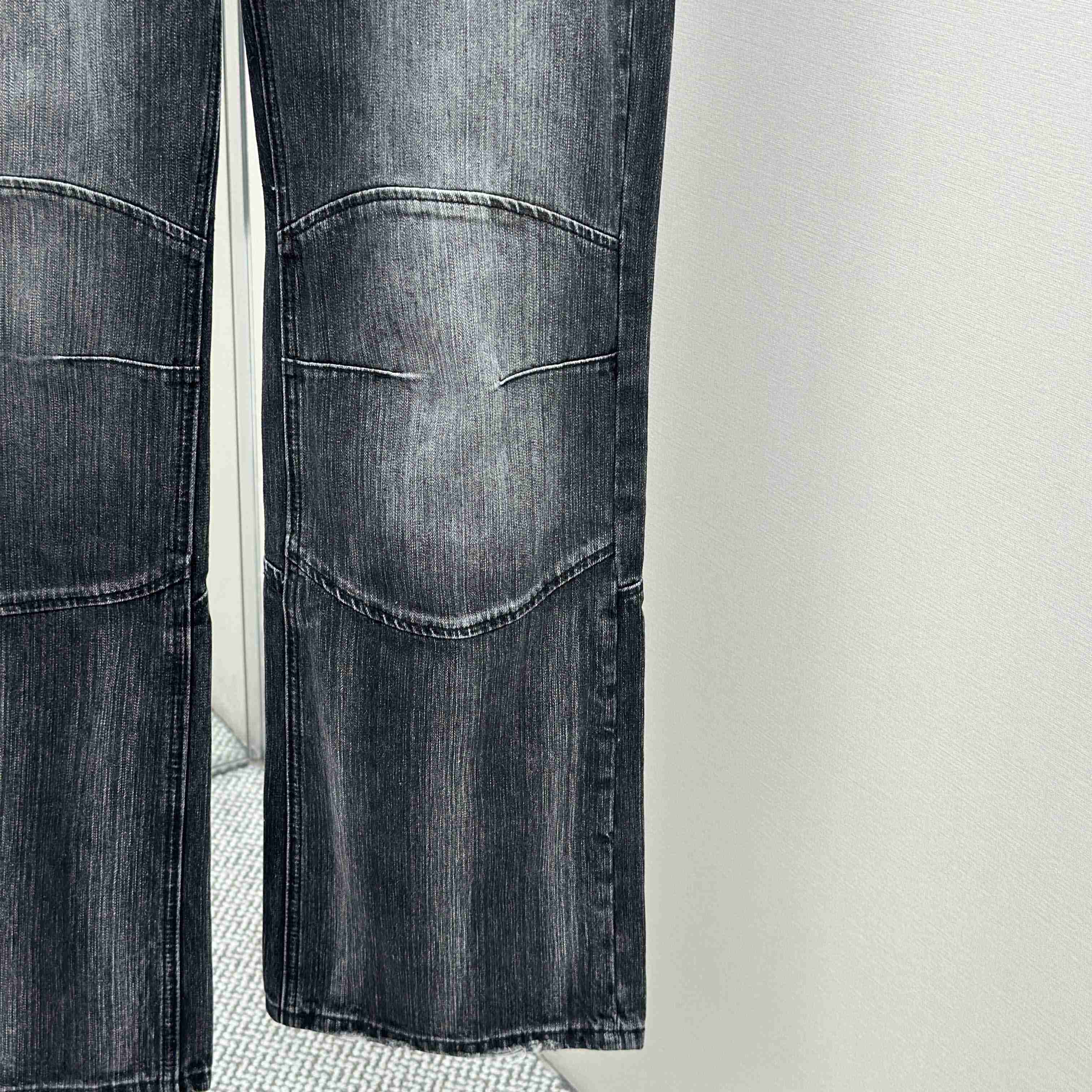 Balenciaga Fitted Low-waist Pants In Black - FashionPlug