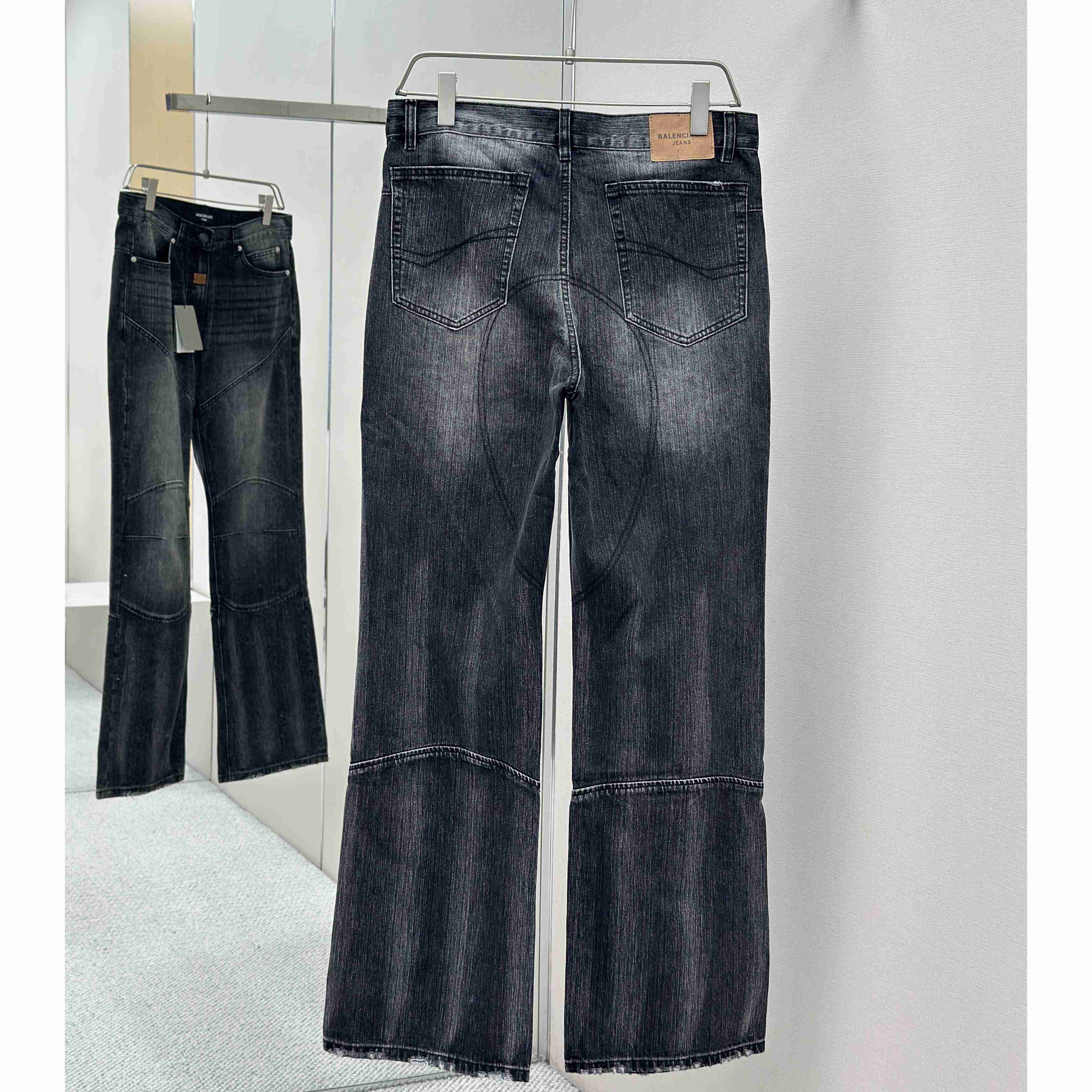 Balenciaga Fitted Low-waist Pants In Black - FashionPlug