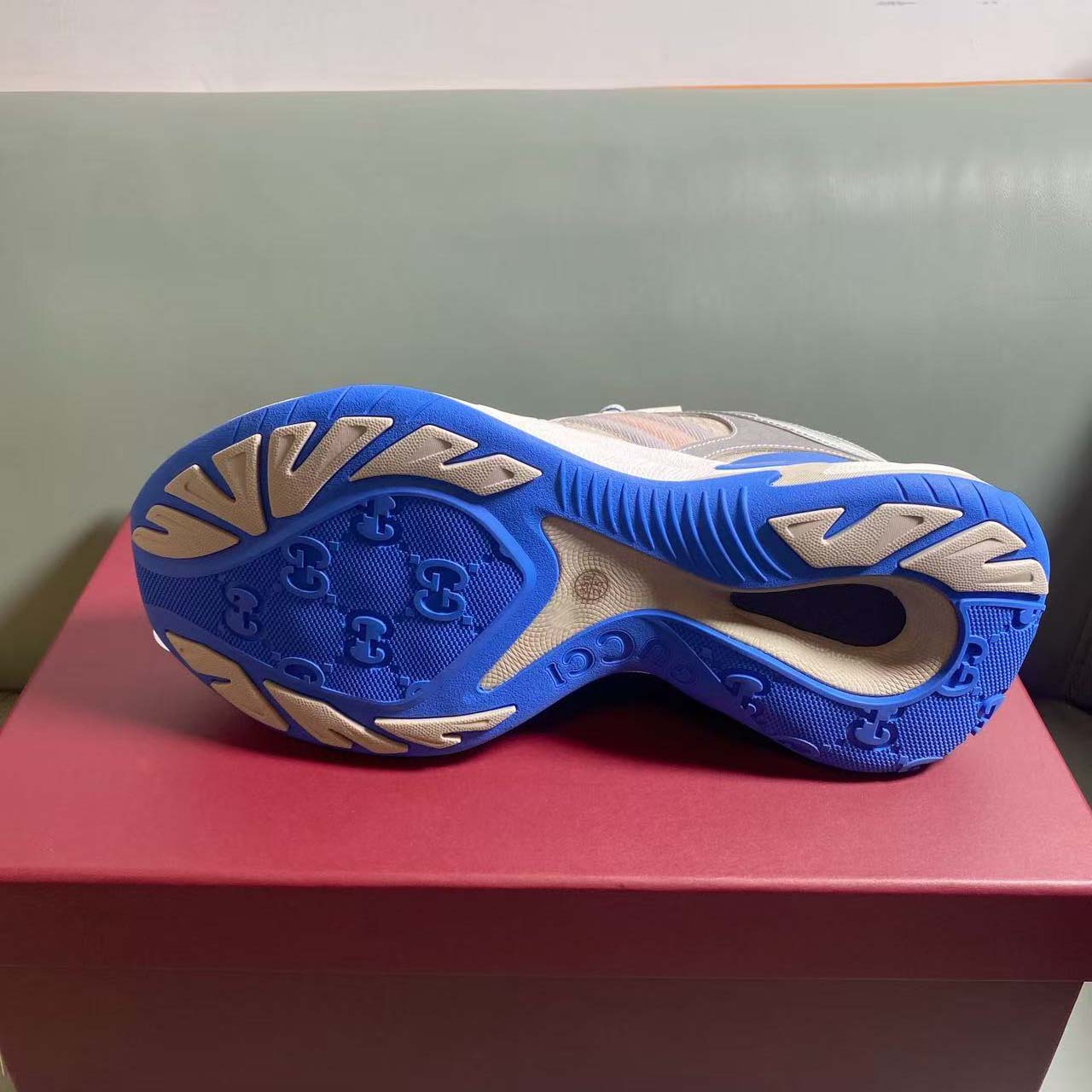 Gucci Men's Gucci 2.0 Sneaker - FashionPlug