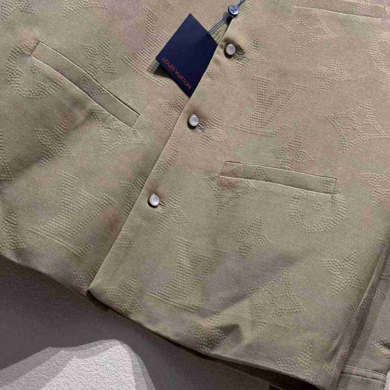 Louis Vuitton Monogram Embroidered Chic Overshirt   1AHBI3 - FashionPlug