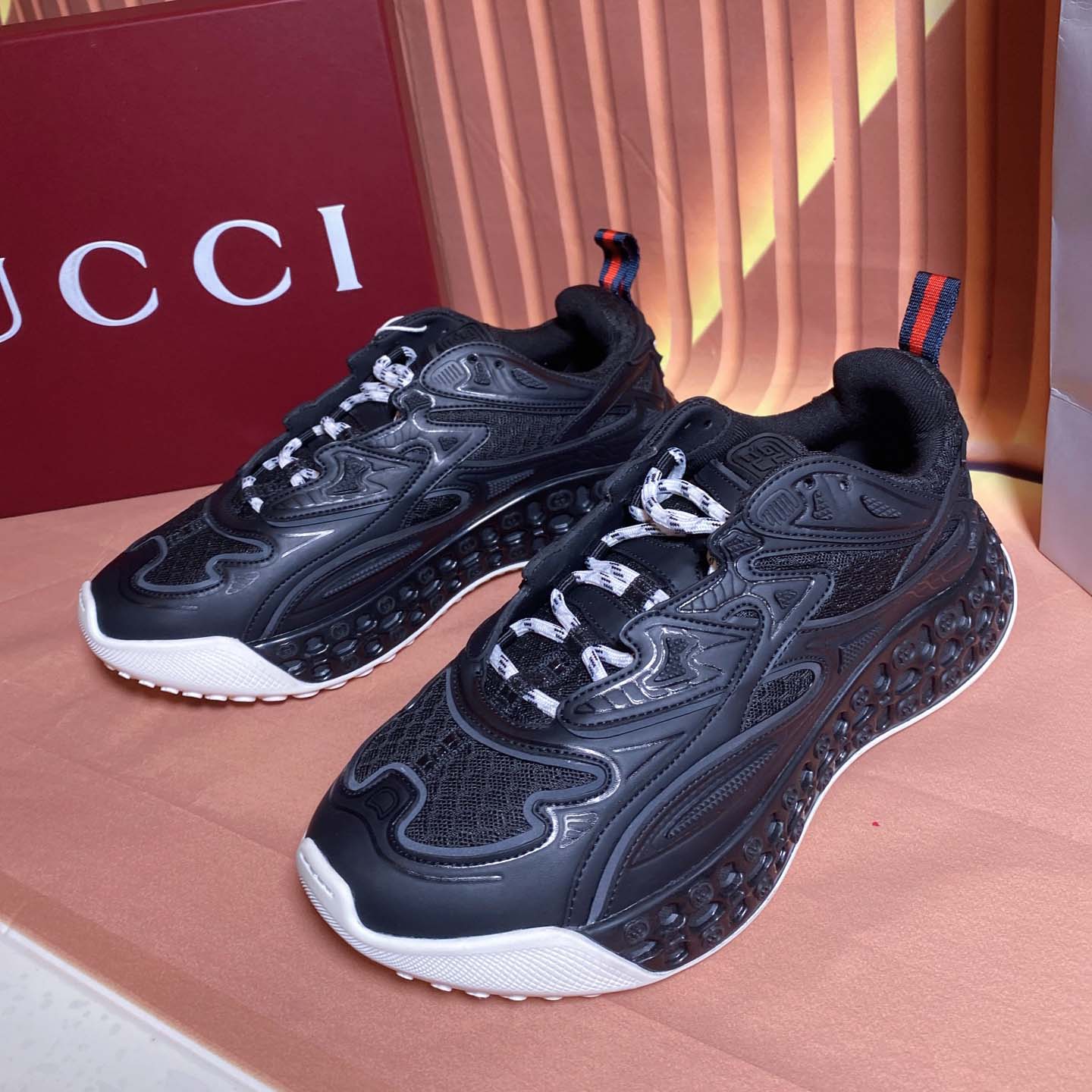 Gucci Men's Gucci Cub3d Sneaker - FashionPlug
