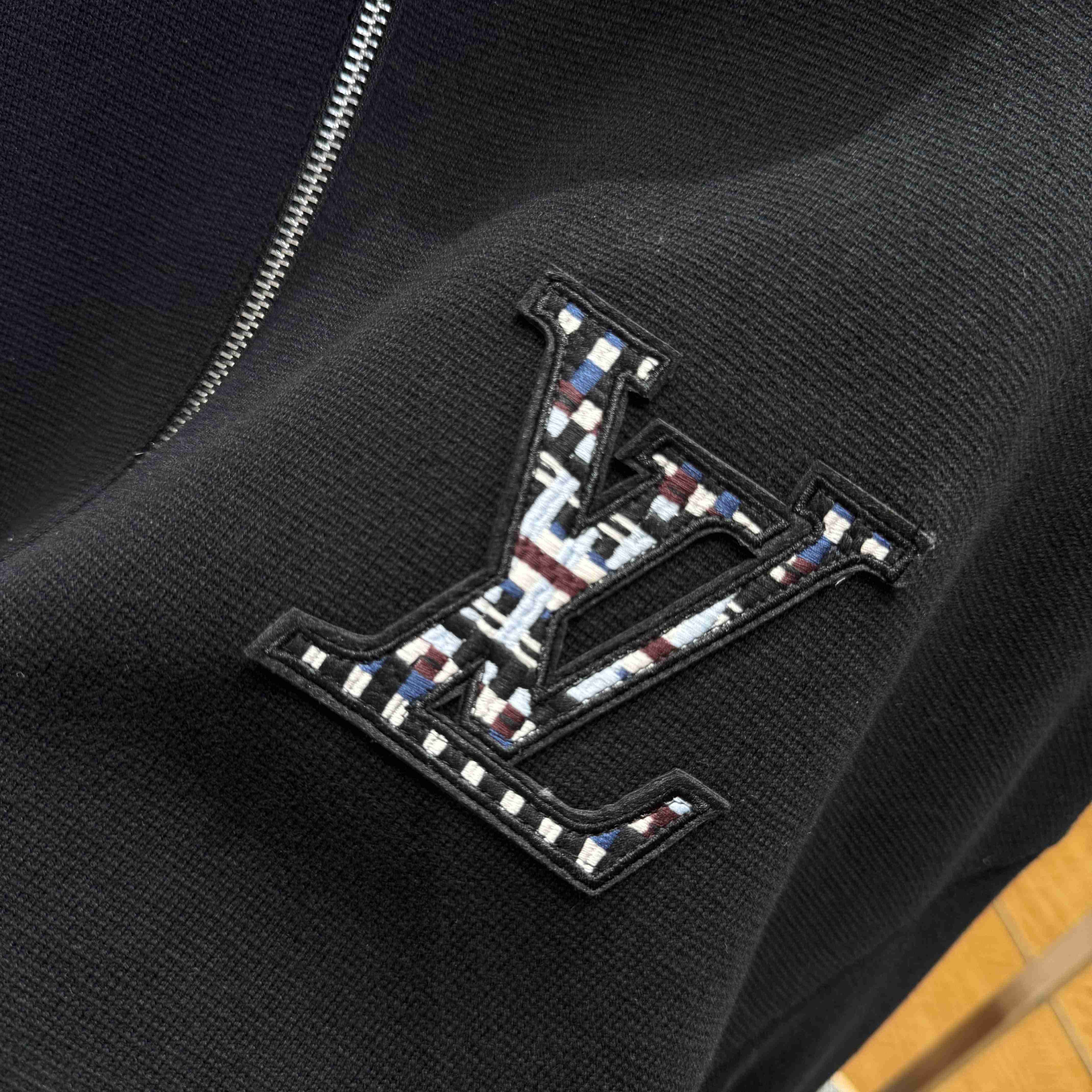 Louis Vuitton Knit Bomber   1AHVN4 - FashionPlug