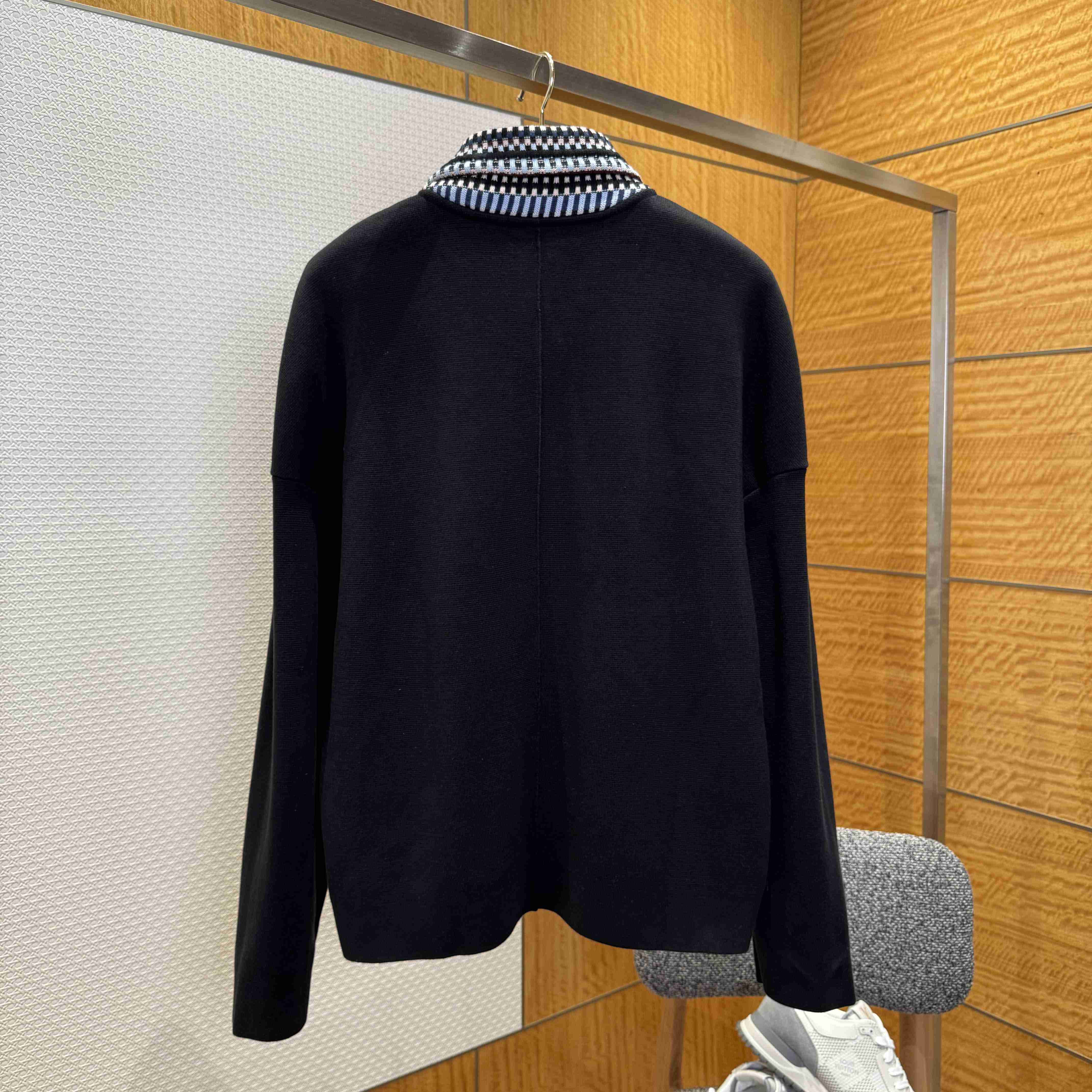 Louis Vuitton Knit Bomber   1AHVN4 - FashionPlug