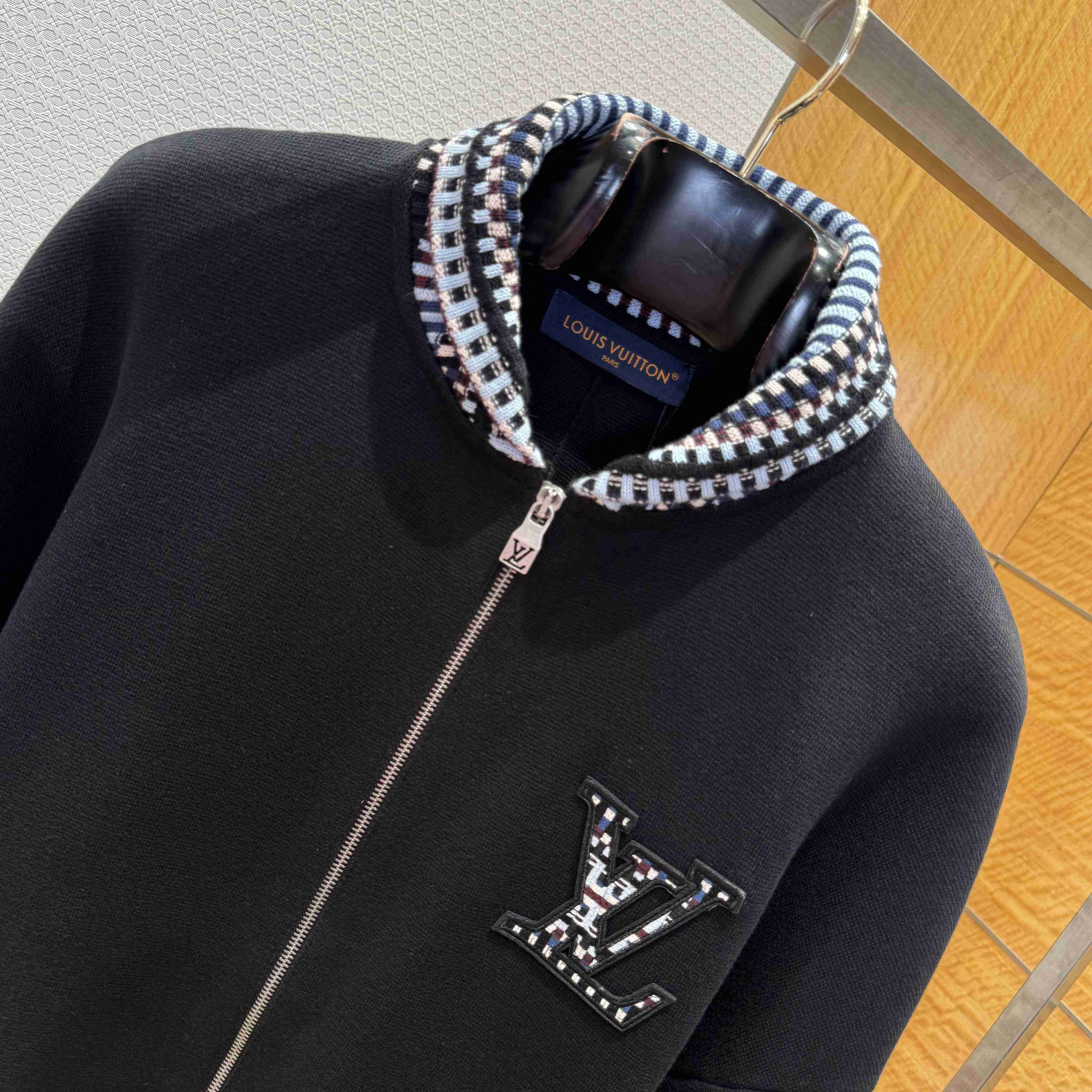 Louis Vuitton Knit Bomber   1AHVN4 - FashionPlug