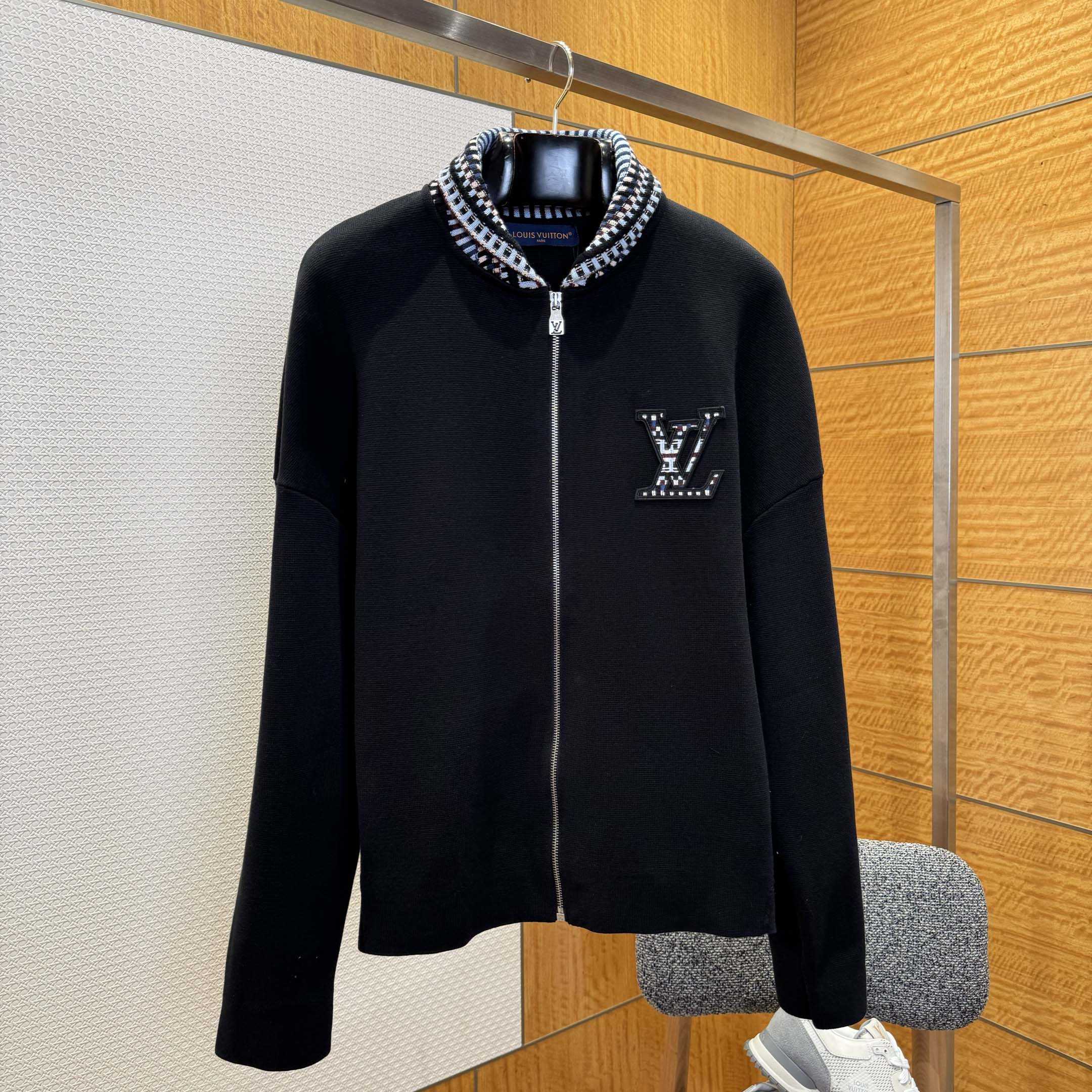 Louis Vuitton Knit Bomber   1AHVN4 - FashionPlug