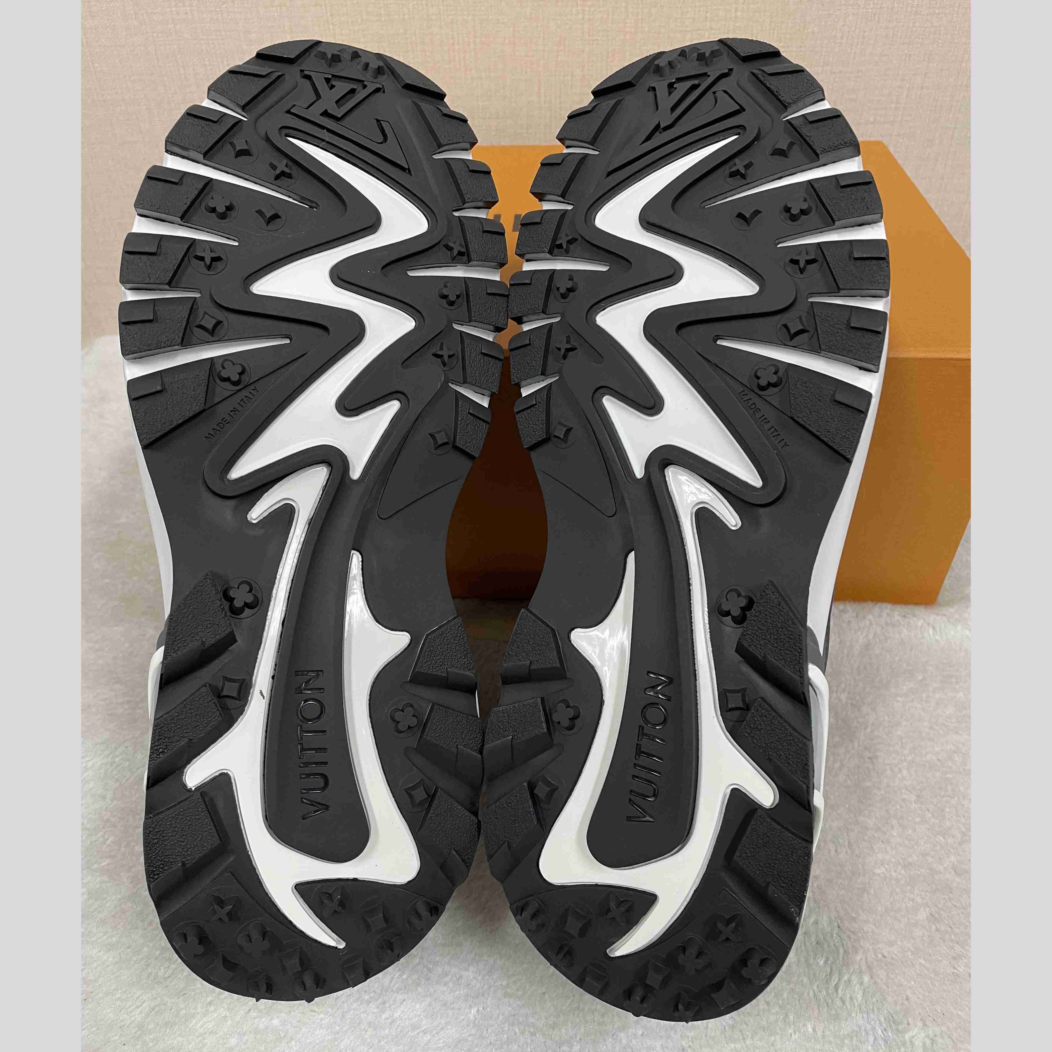 Louis Vuitton LV Runner Tatic Sneaker   1AILJM - FashionPlug