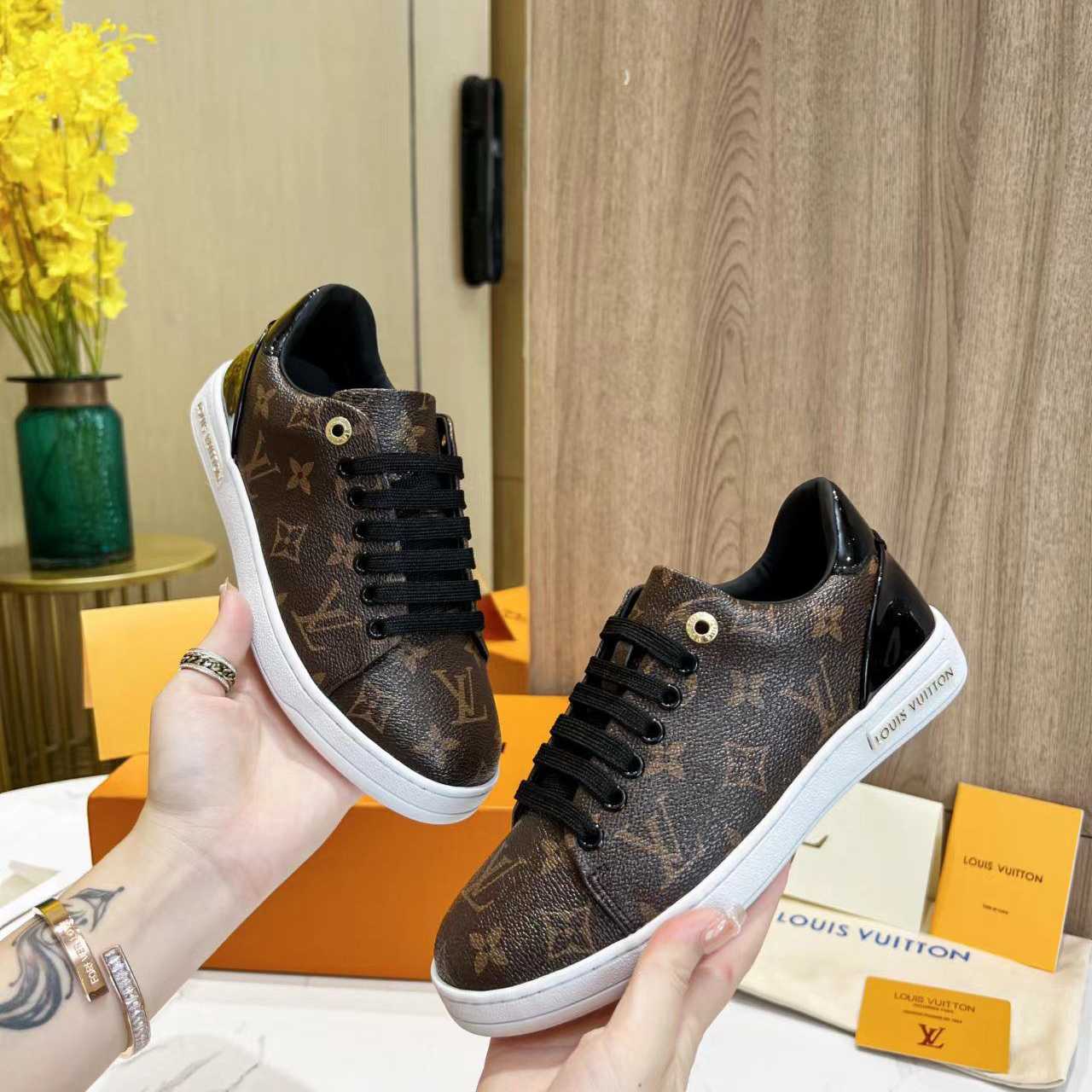 Louis Vuitton Frontrow Sneaker   1A1F4J - FashionPlug