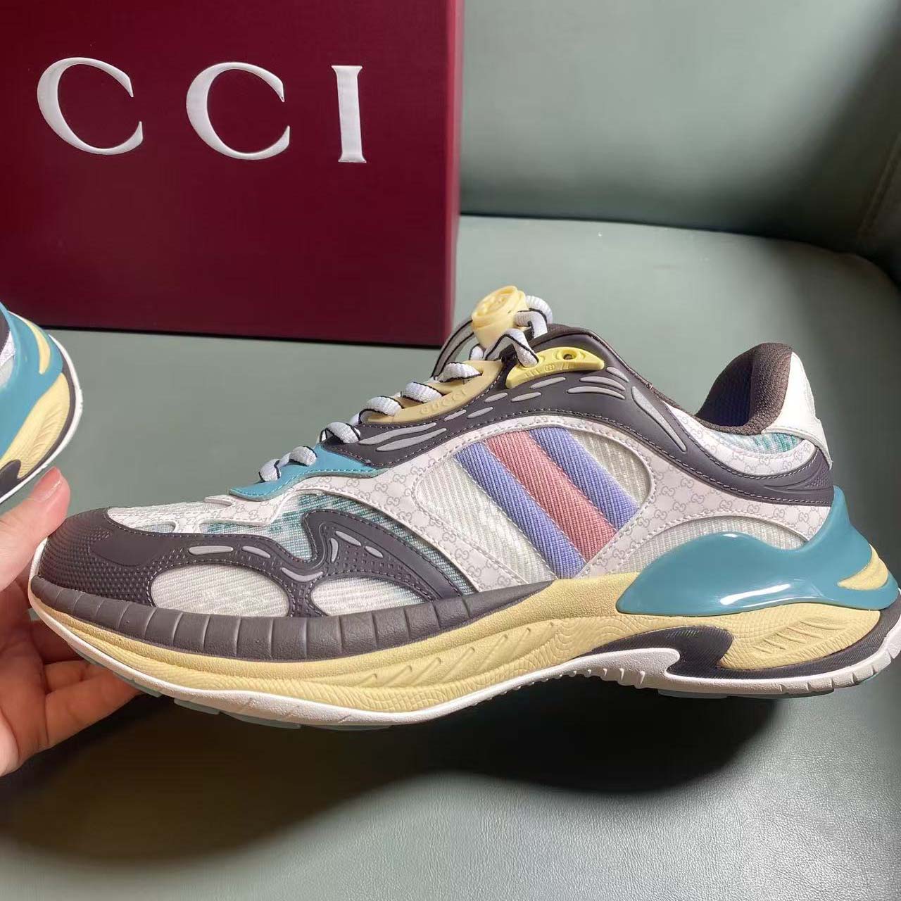 Gucci Men's Gucci 2.0 Sneaker - FashionPlug