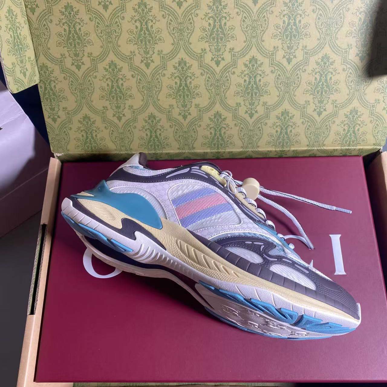 Gucci Men's Gucci 2.0 Sneaker - FashionPlug