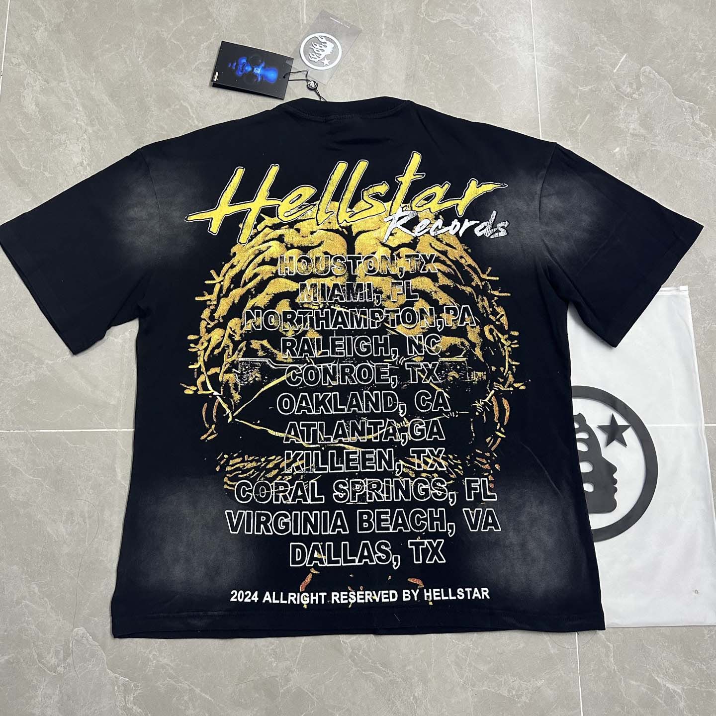 Hellstar Classic T-Shirt  - FashionPlug