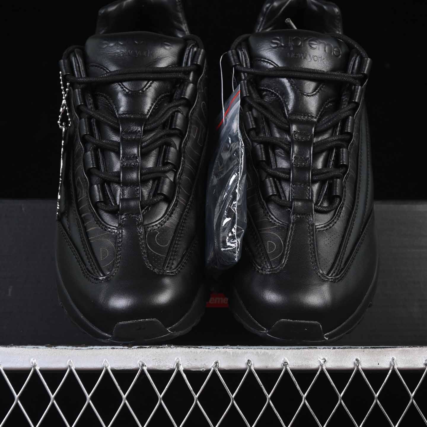 Supreme x Nike Air Max 95 Lux    CI0999-001 - FashionPlug