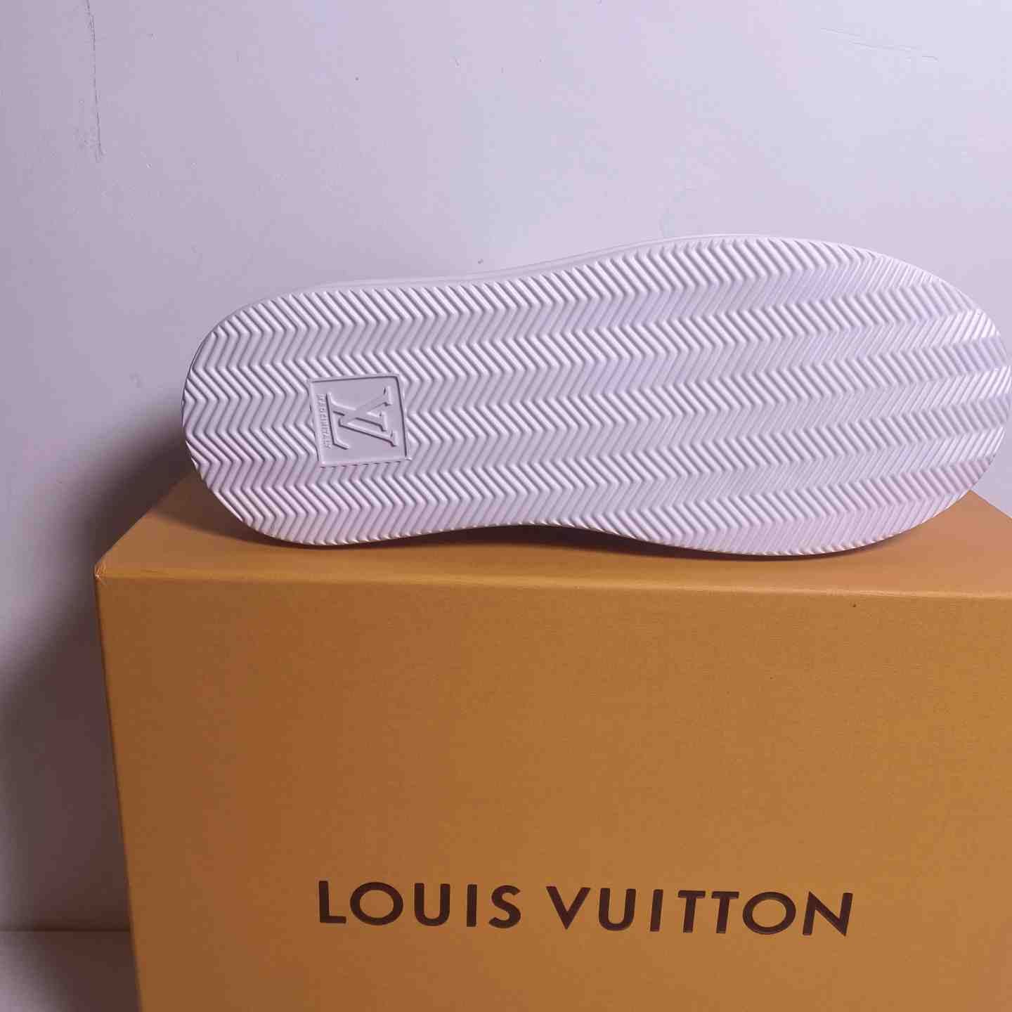 Louis Vuitton Beverly Hills Sneaker   1A8V3L - FashionPlug