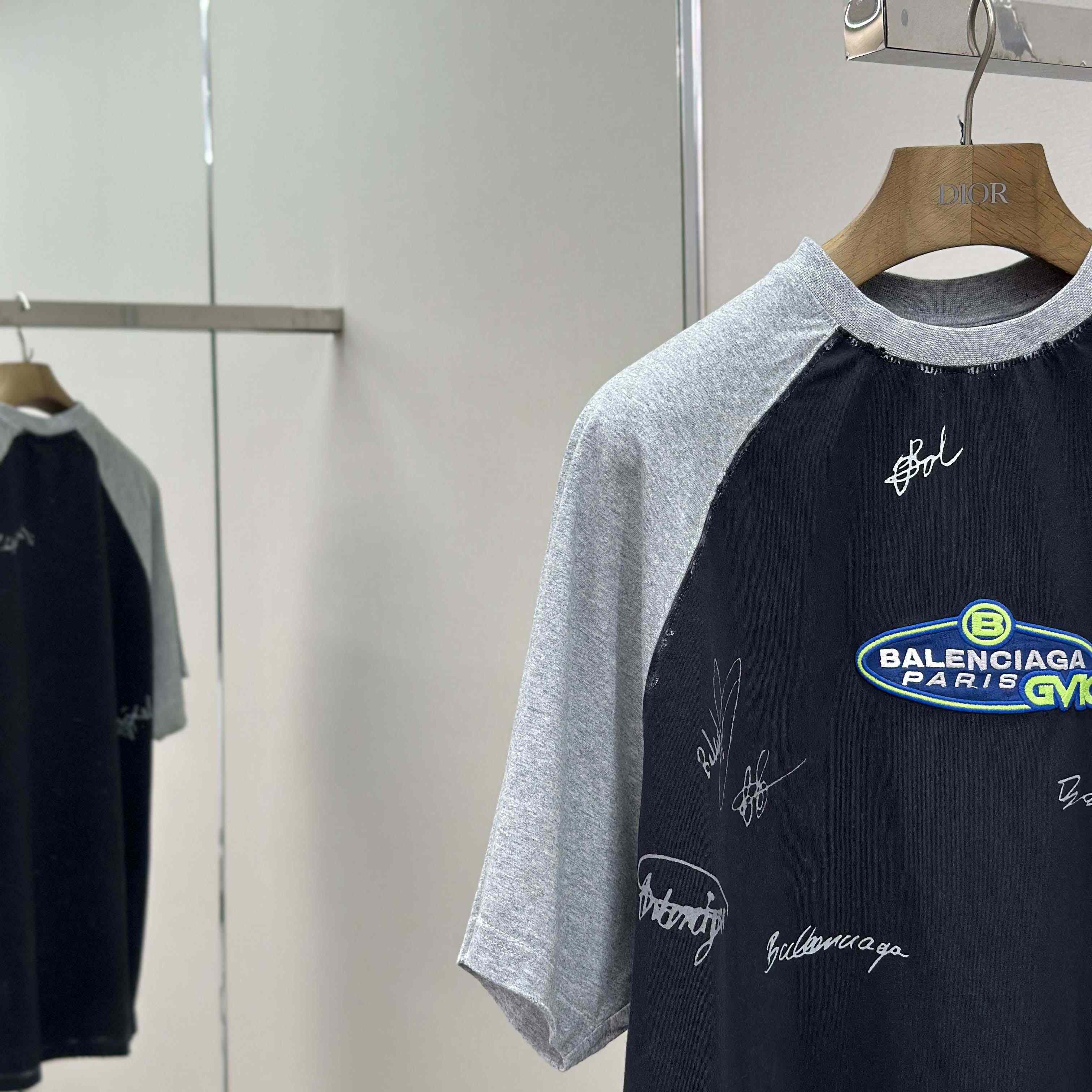 Balenciaga Taped Balenciaga Back T-Shirt Medium Fit in heather grey dry jersey - FashionPlug